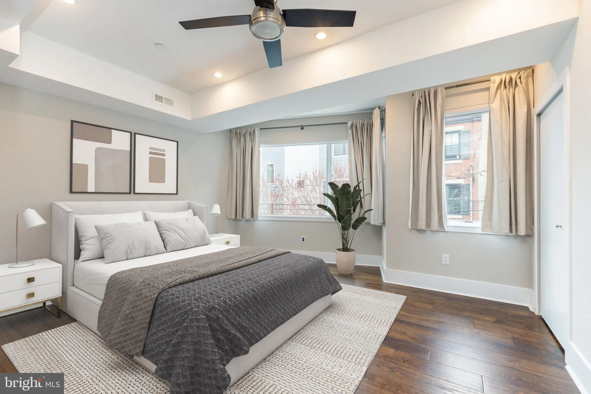 Philadelphia, Pennsylvania 19123, United States, 3 Bedrooms Bedrooms, ,4 BathroomsBathrooms,Residential,Pending,100632