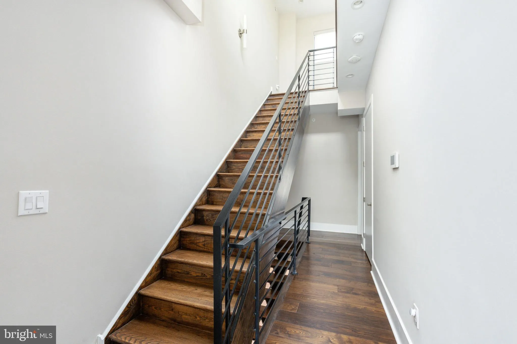 Philadelphia, Pennsylvania 19123, United States, 3 Bedrooms Bedrooms, ,4 BathroomsBathrooms,Residential,Pending,100632