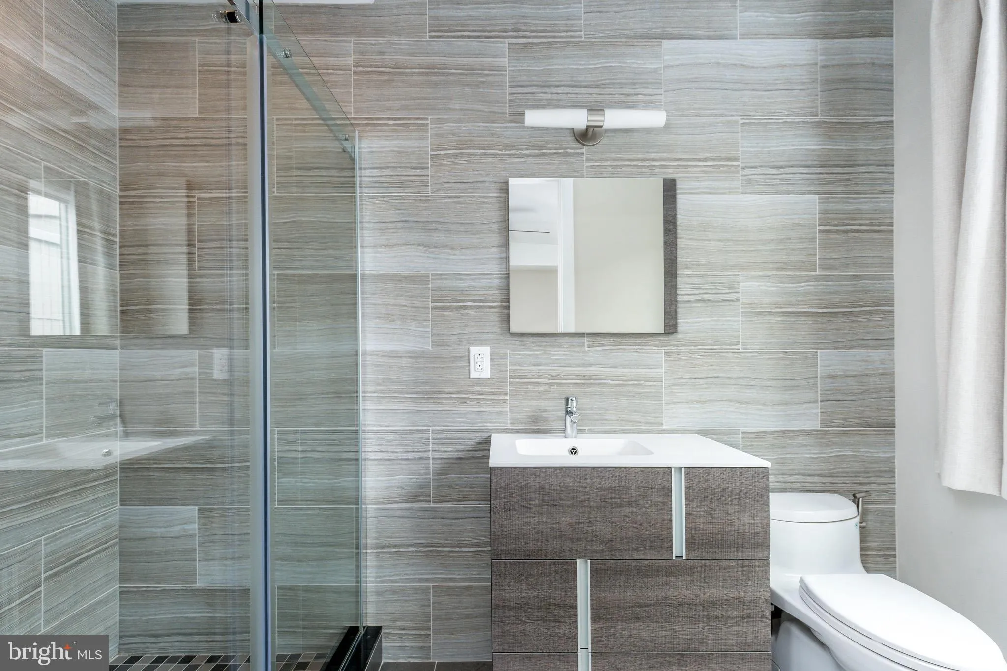 Philadelphia, Pennsylvania 19123, United States, 3 Bedrooms Bedrooms, ,4 BathroomsBathrooms,Residential,Pending,100632