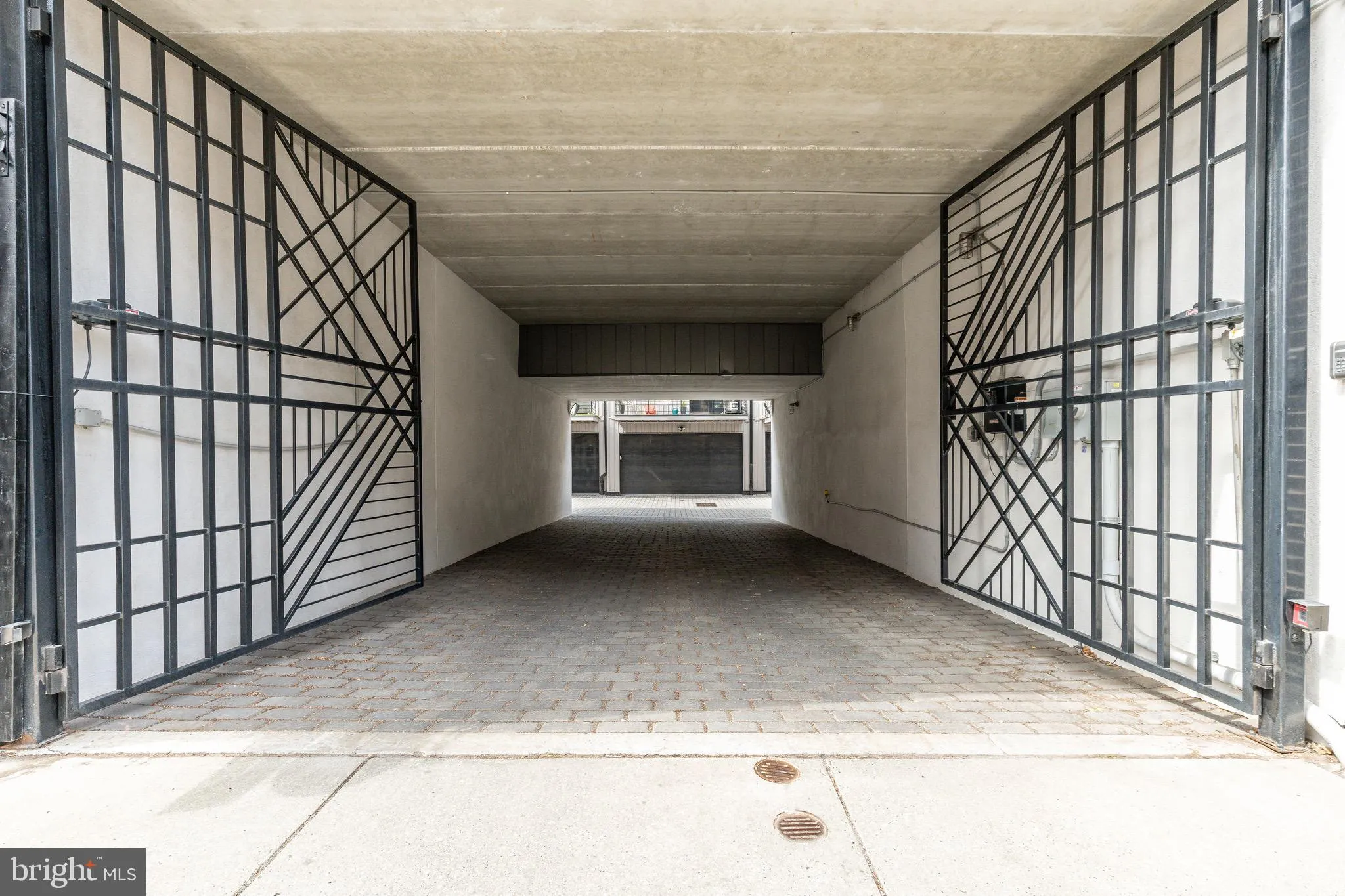 Philadelphia, Pennsylvania 19123, United States, 3 Bedrooms Bedrooms, ,4 BathroomsBathrooms,Residential,Pending,100632