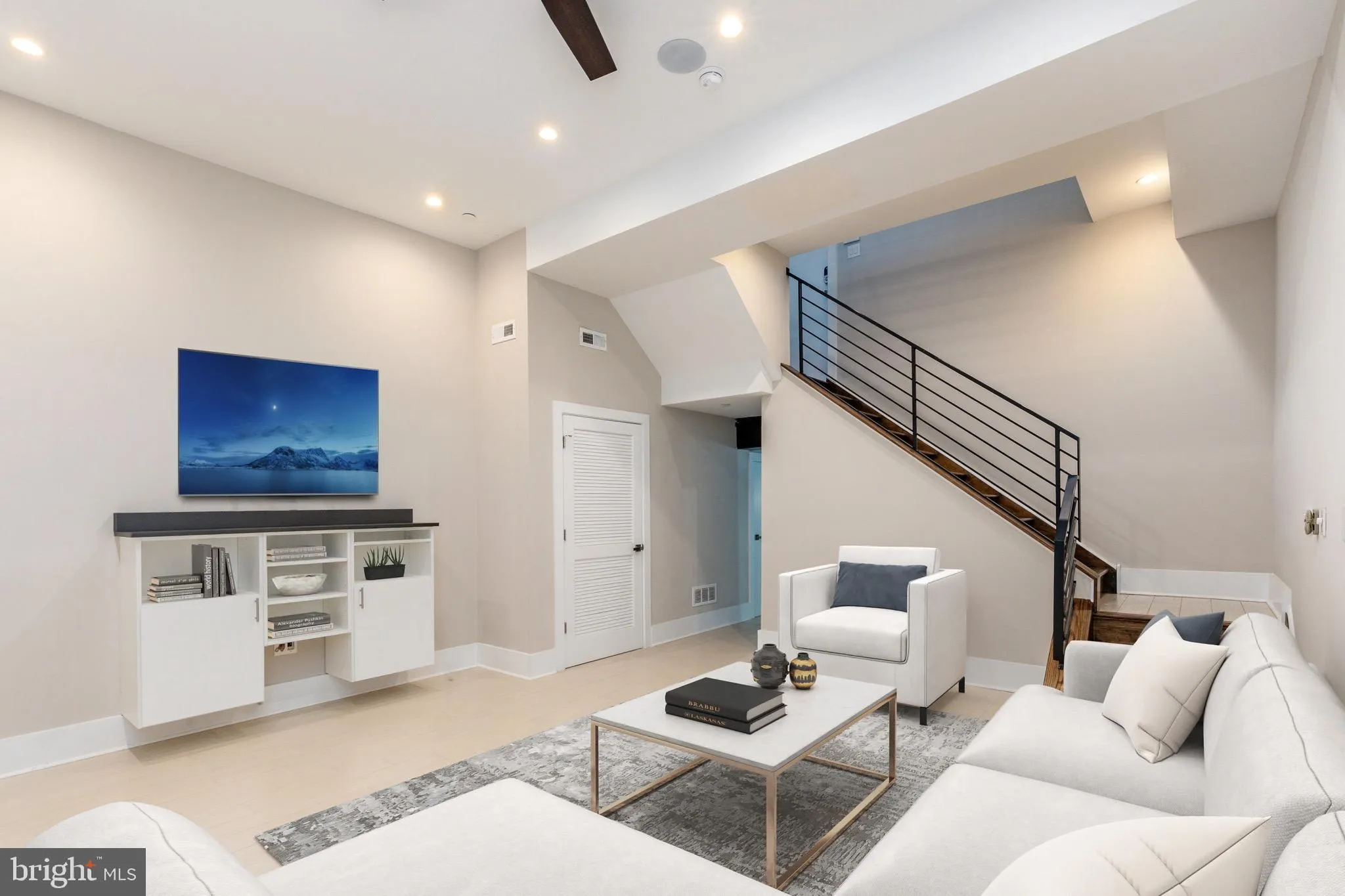 Philadelphia, Pennsylvania 19123, United States, 3 Bedrooms Bedrooms, ,4 BathroomsBathrooms,Residential,Pending,100632