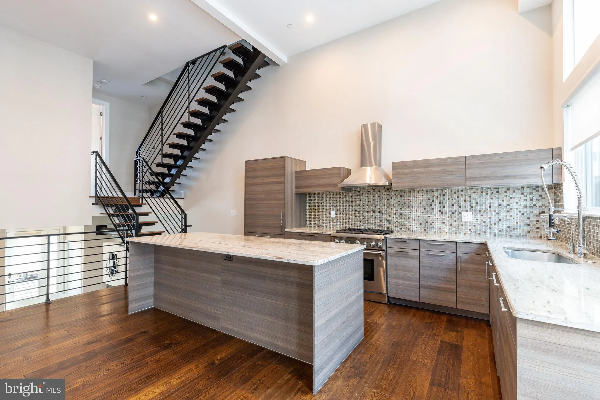 Philadelphia, Pennsylvania 19123, United States, 3 Bedrooms Bedrooms, ,4 BathroomsBathrooms,Residential,Pending,100632