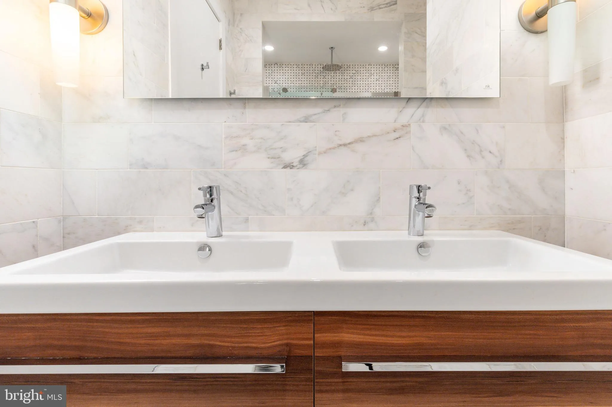 Philadelphia, Pennsylvania 19123, United States, 3 Bedrooms Bedrooms, ,4 BathroomsBathrooms,Residential,Pending,100632