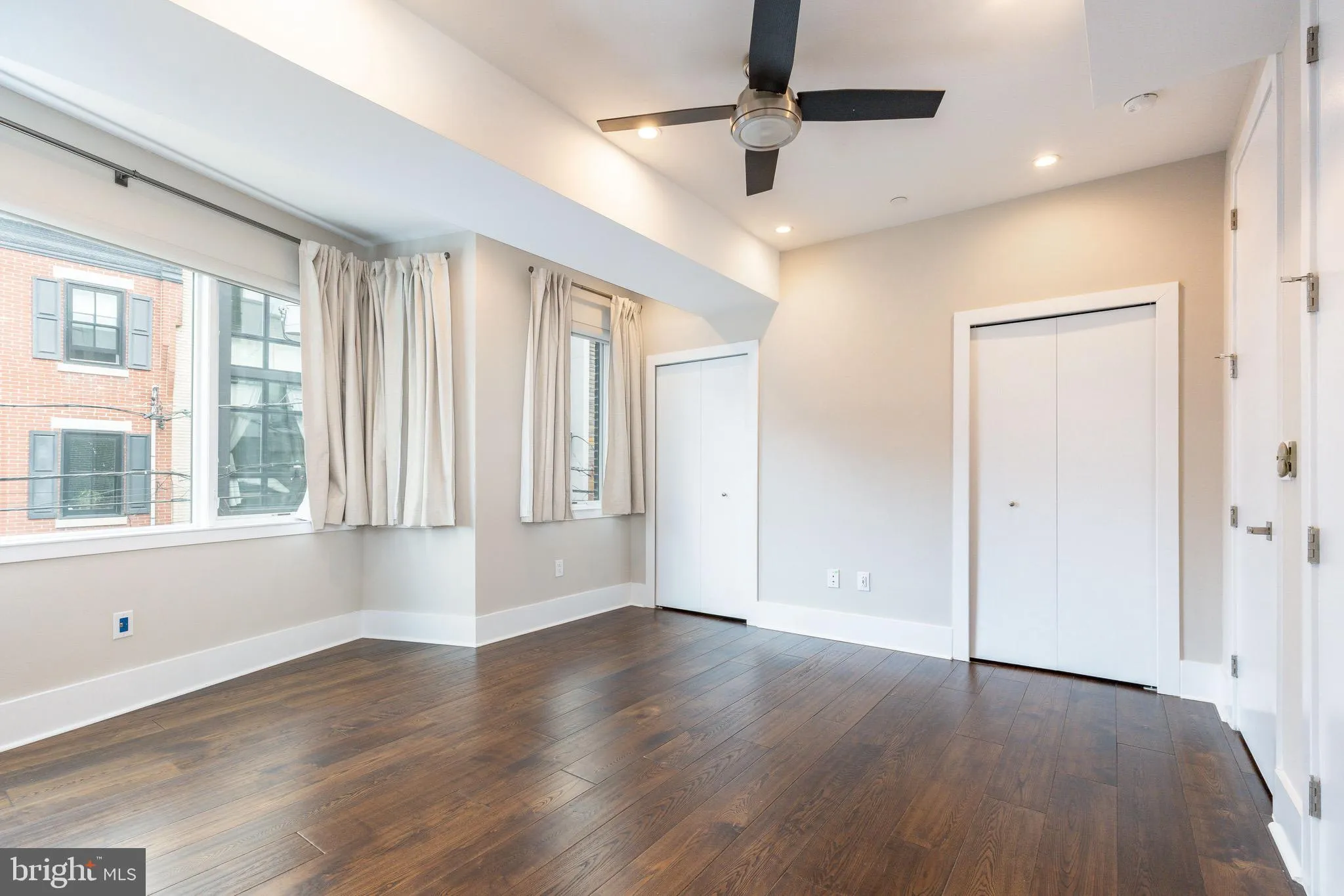 Philadelphia, Pennsylvania 19123, United States, 3 Bedrooms Bedrooms, ,4 BathroomsBathrooms,Residential,Pending,100632