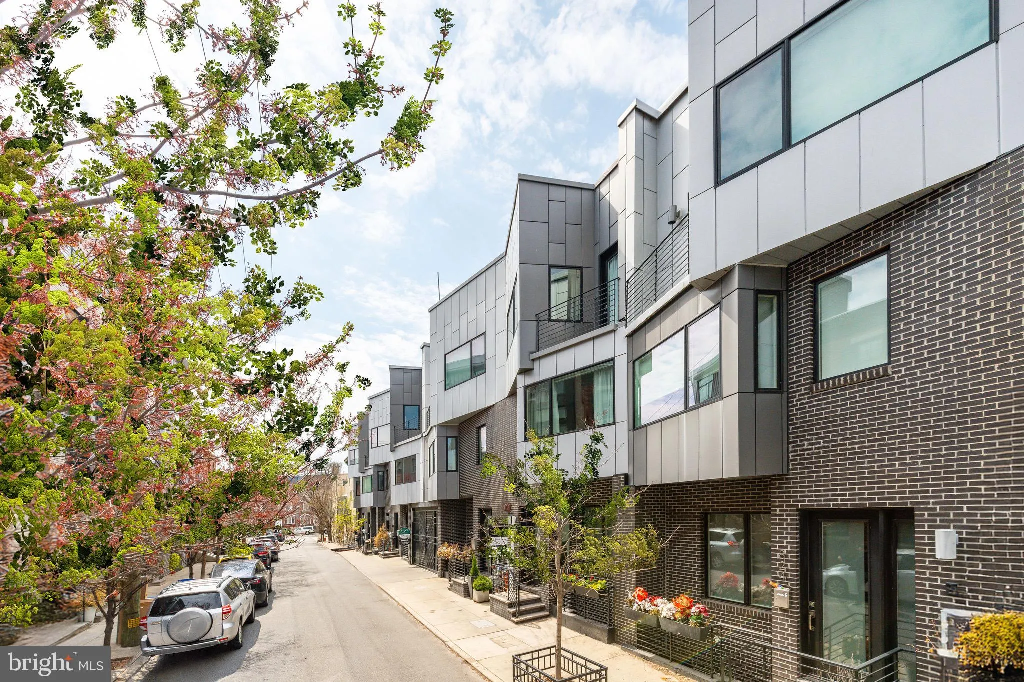 Philadelphia, Pennsylvania 19123, United States, 3 Bedrooms Bedrooms, ,4 BathroomsBathrooms,Residential,Pending,100632