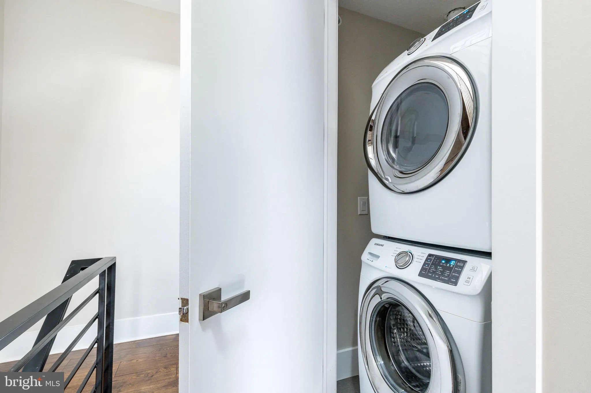 Philadelphia, Pennsylvania 19123, United States, 3 Bedrooms Bedrooms, ,4 BathroomsBathrooms,Residential,Pending,100632