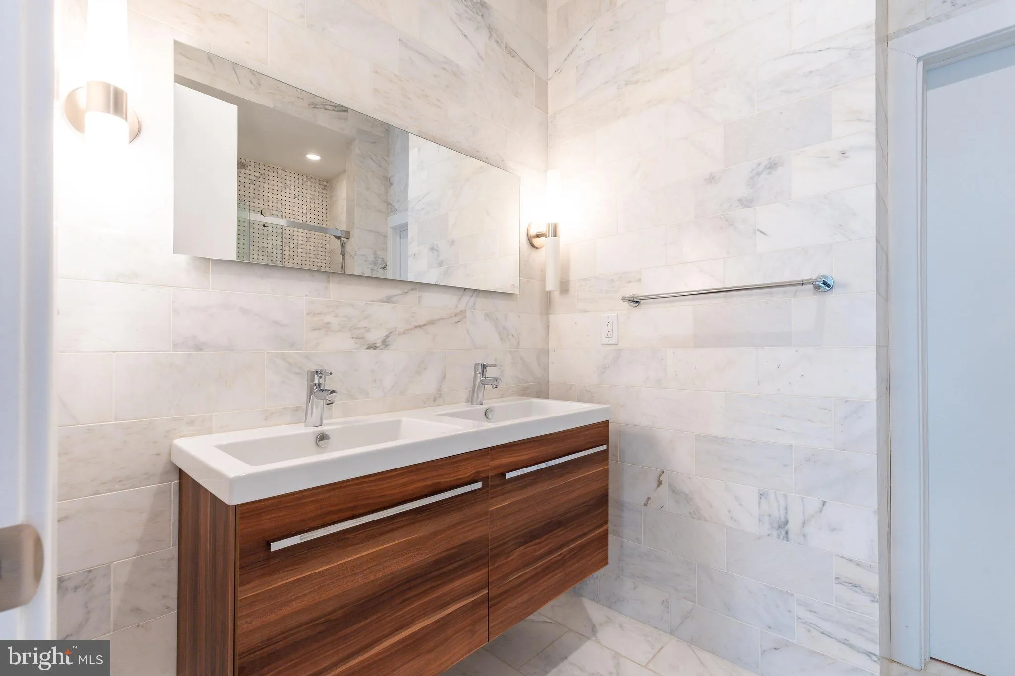 Philadelphia, Pennsylvania 19123, United States, 3 Bedrooms Bedrooms, ,4 BathroomsBathrooms,Residential,Pending,100632