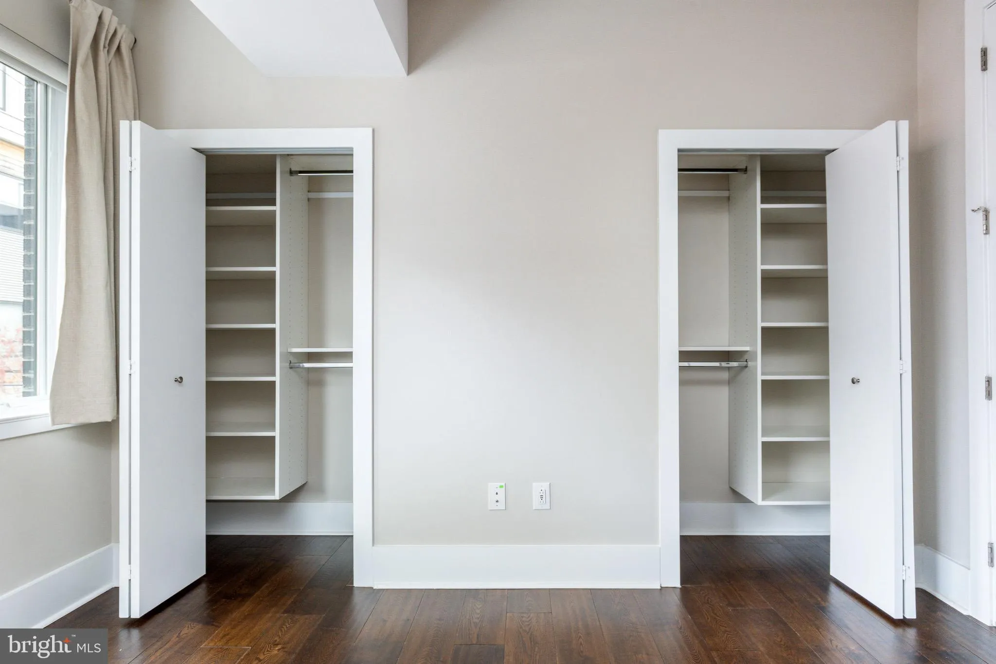 Philadelphia, Pennsylvania 19123, United States, 3 Bedrooms Bedrooms, ,4 BathroomsBathrooms,Residential,Pending,100632