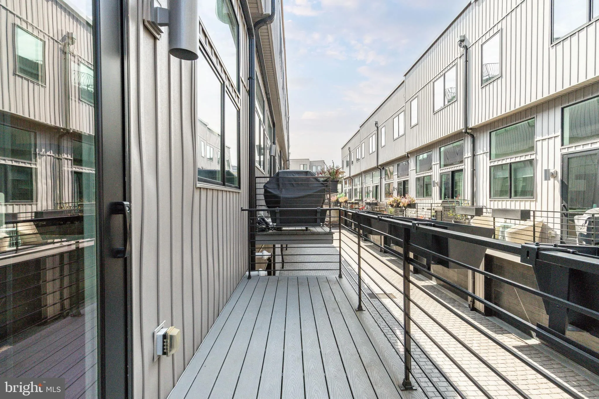 Philadelphia, Pennsylvania 19123, United States, 3 Bedrooms Bedrooms, ,4 BathroomsBathrooms,Residential,Pending,100632