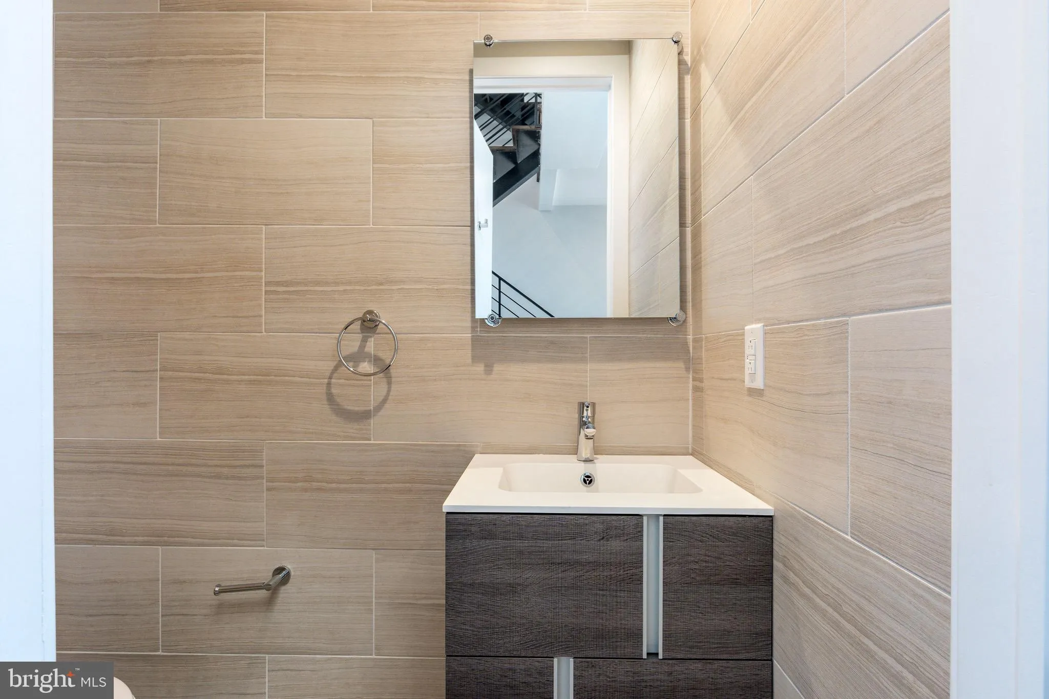 Philadelphia, Pennsylvania 19123, United States, 3 Bedrooms Bedrooms, ,4 BathroomsBathrooms,Residential,Pending,100632