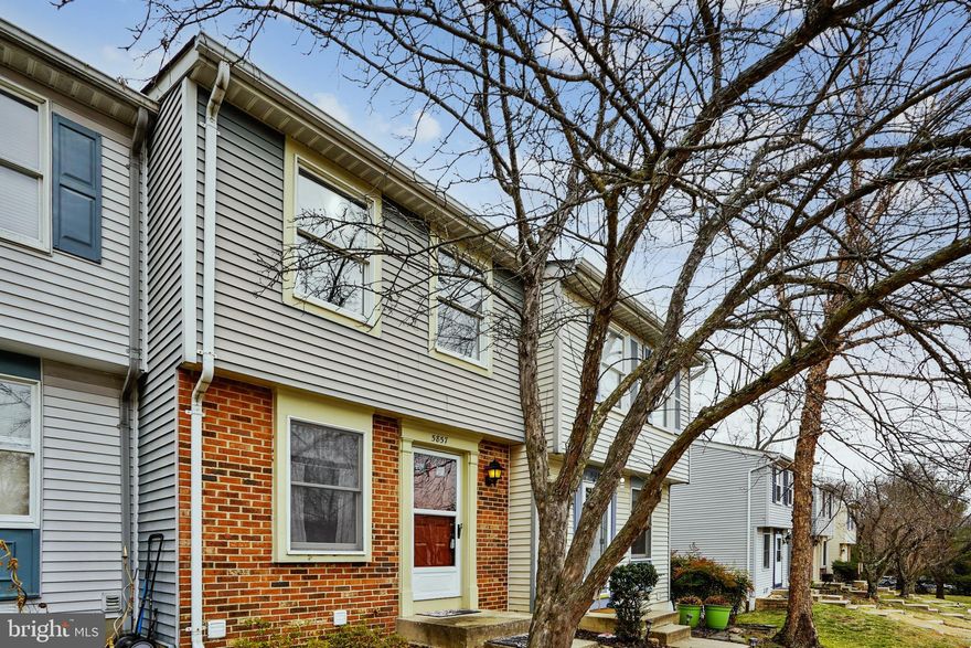 Beautiful 3-Level 2BR/2BA Townhome in Centreville! This well-maintained townhome features an open floor plan with a spacious living and dining area combo and a modern kitchen complete with stainless steel appliances. The lower-level recreation room offers additional living space—perfect for a home office, gym, or entertainment area. Step outside to a fully fenced backyard with a patio, ideal for relaxing or entertaining. Enjoy access to great community amenities including a swimming pool, tot lot, tennis courts, and basketball courts. Trash service is included in the rent.  Pets considered on a case-by-case basis. Available for move-in August 11, 2025.