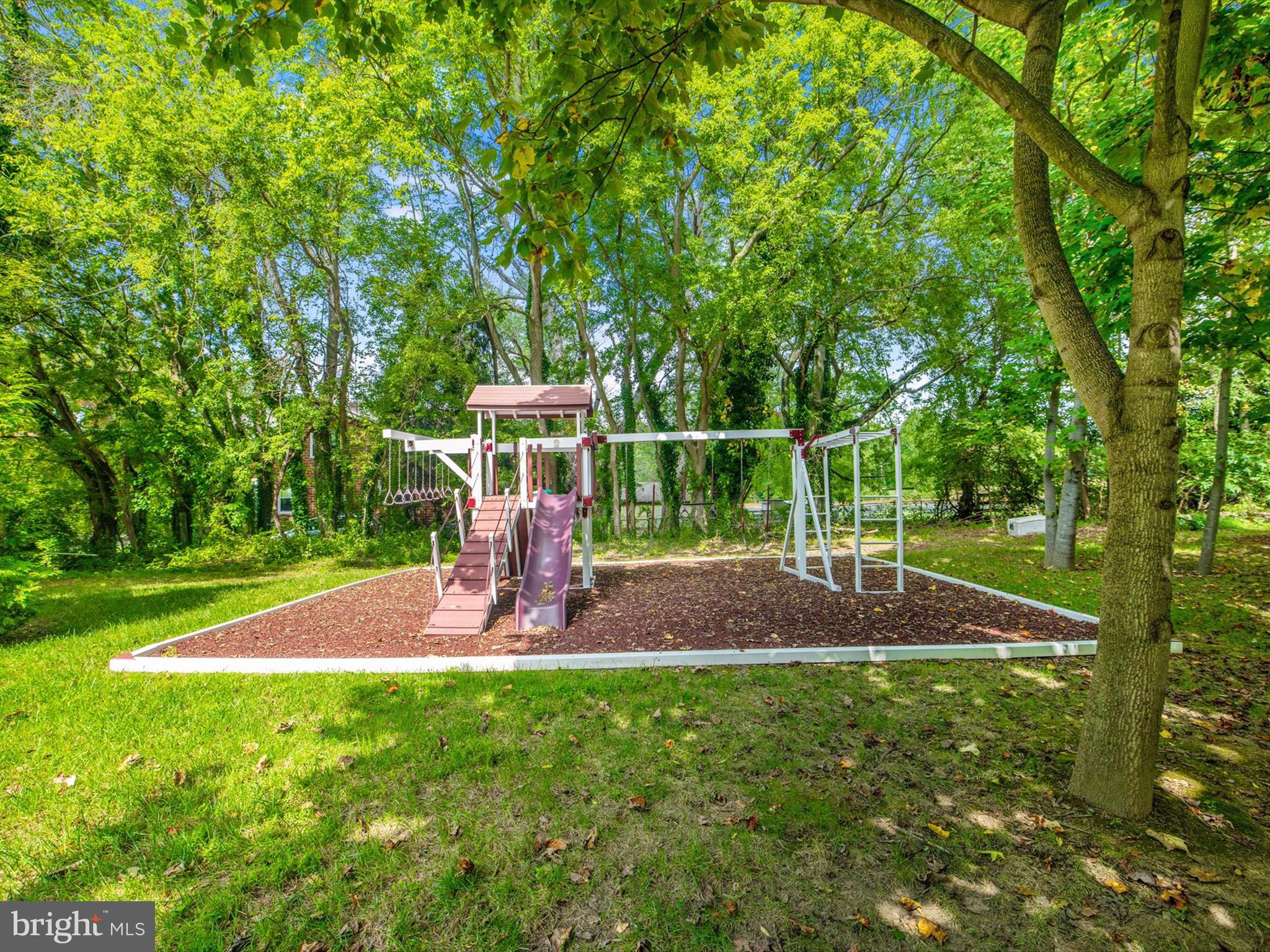 STRATFORD ESTATES - Residential