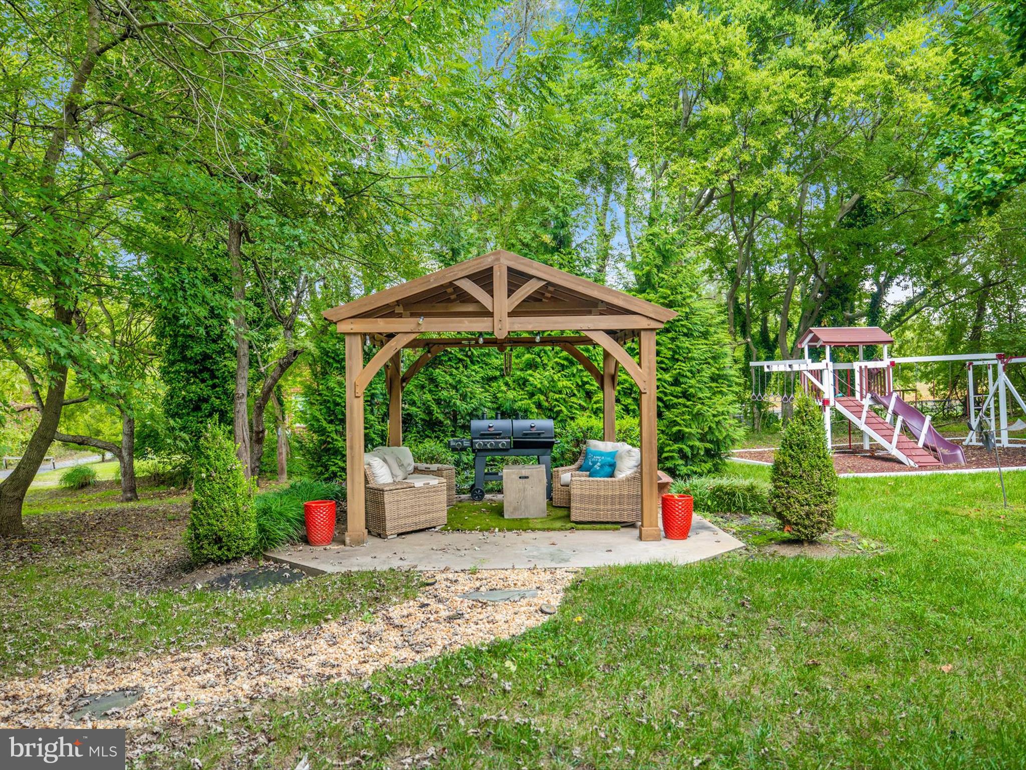 STRATFORD ESTATES - Residential