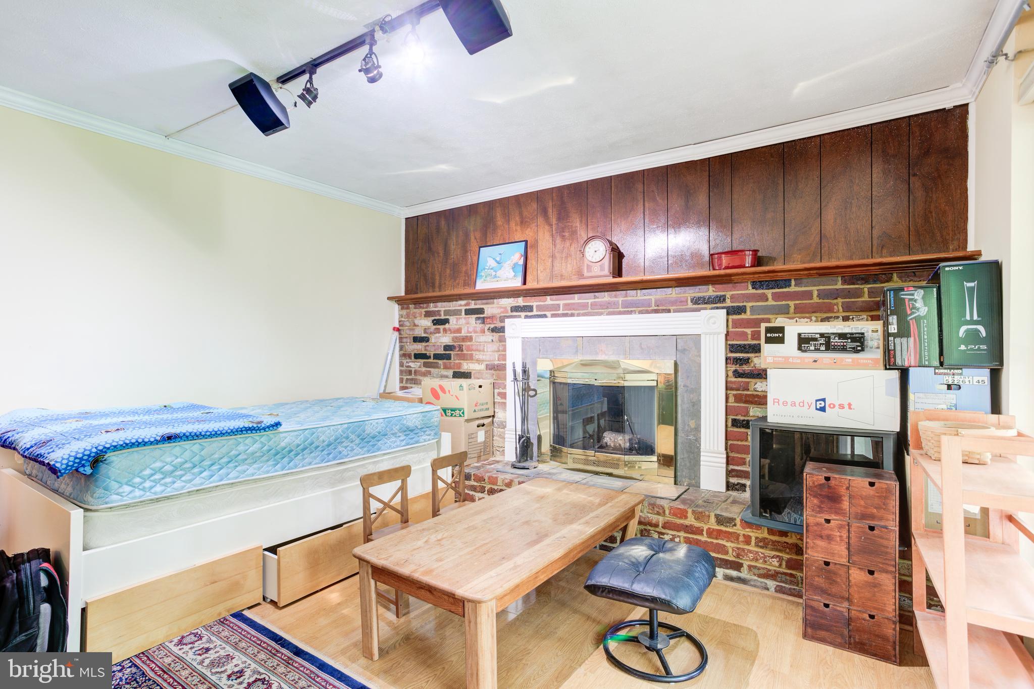 SURREY SQUARE - Residential