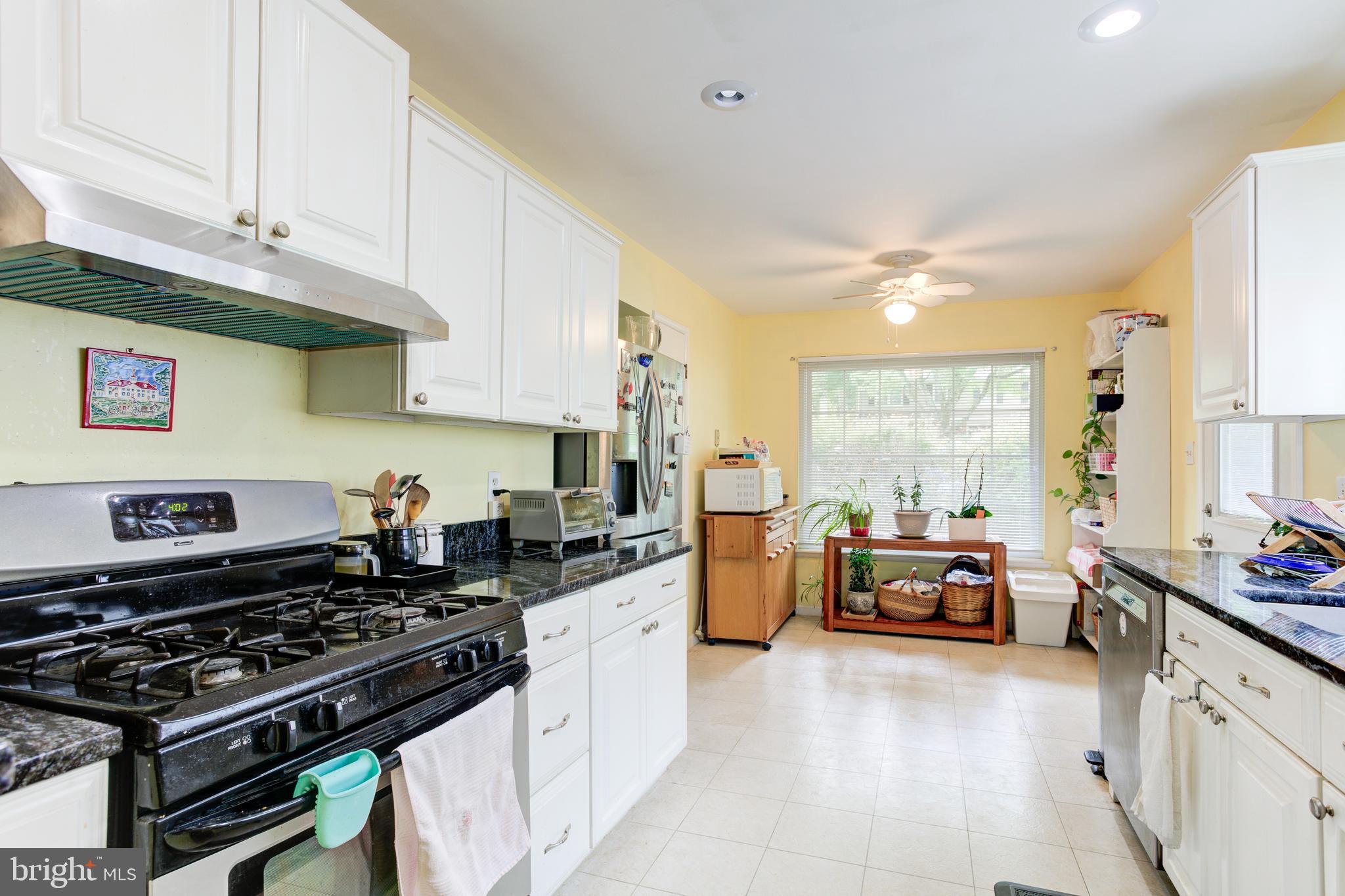 SURREY SQUARE - Residential