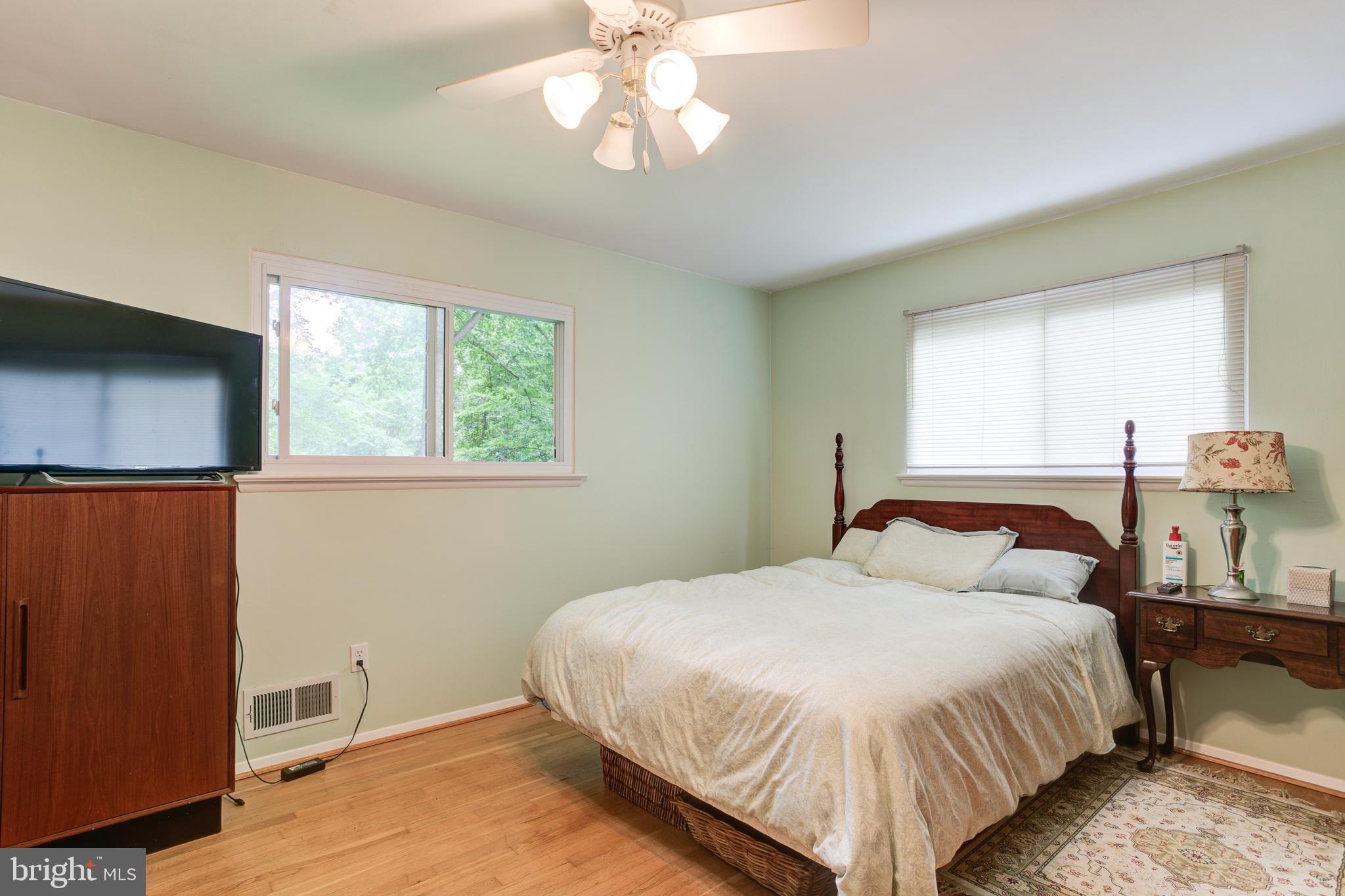 SURREY SQUARE - Residential