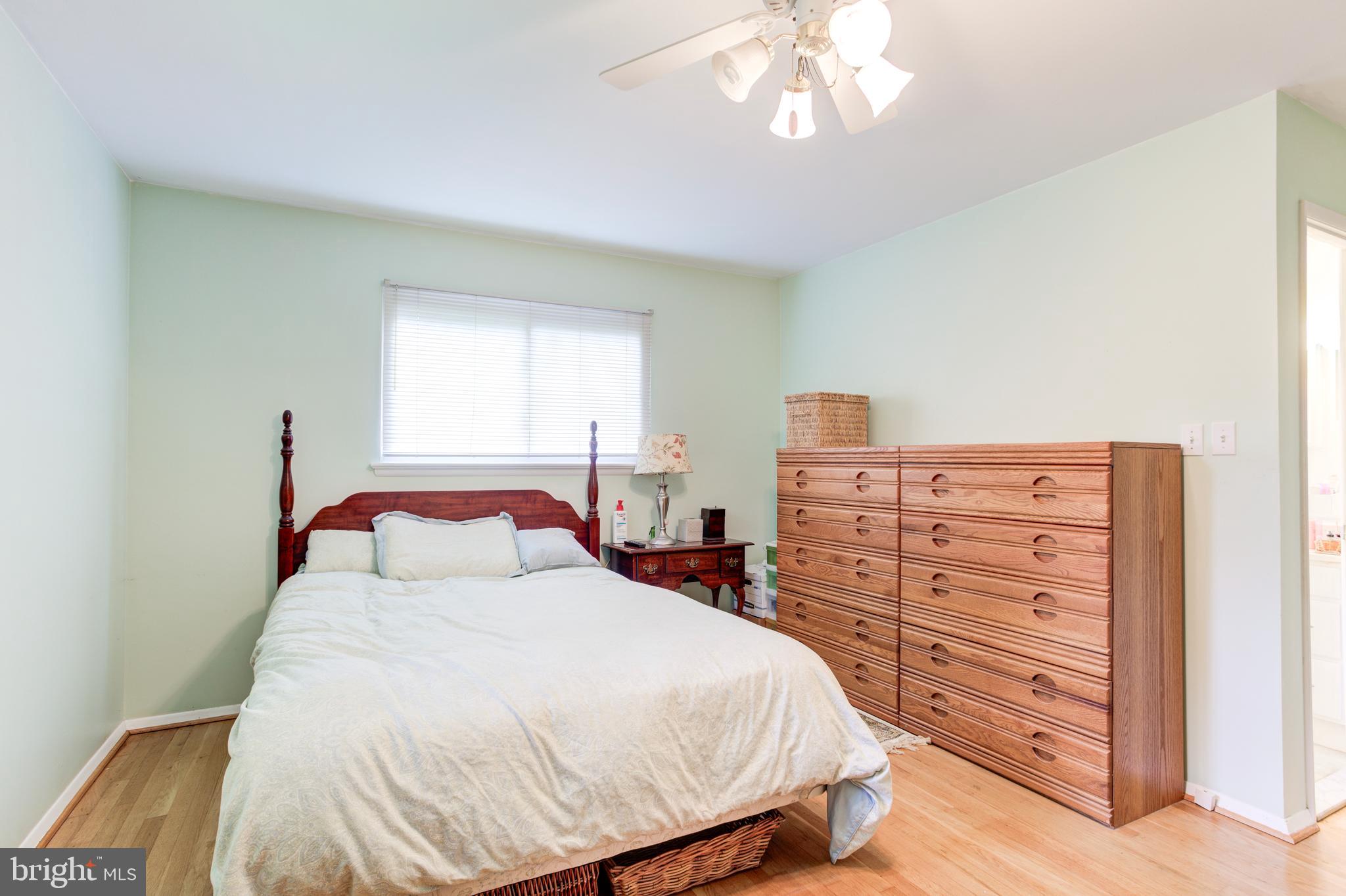 SURREY SQUARE - Residential