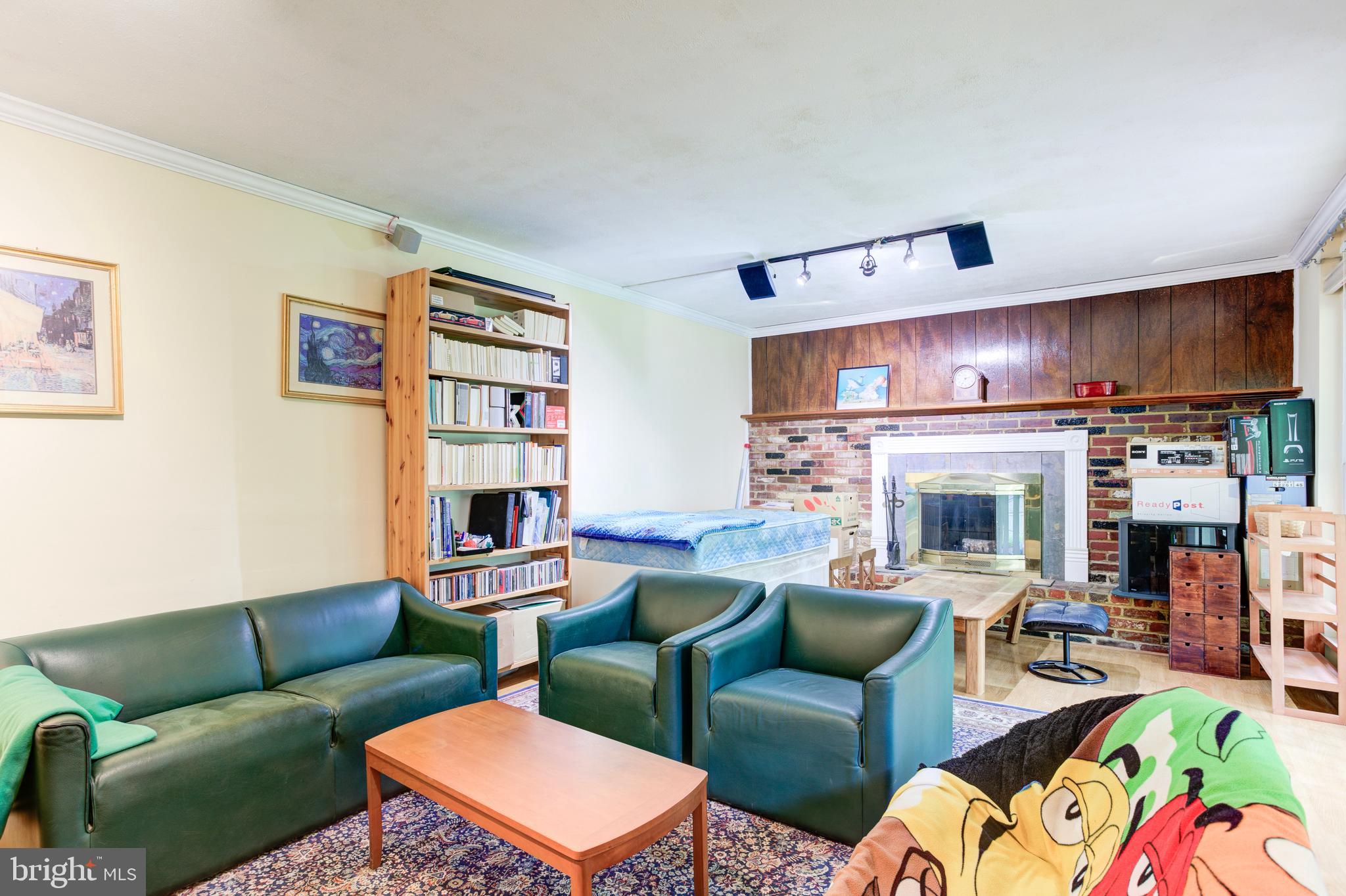 SURREY SQUARE - Residential