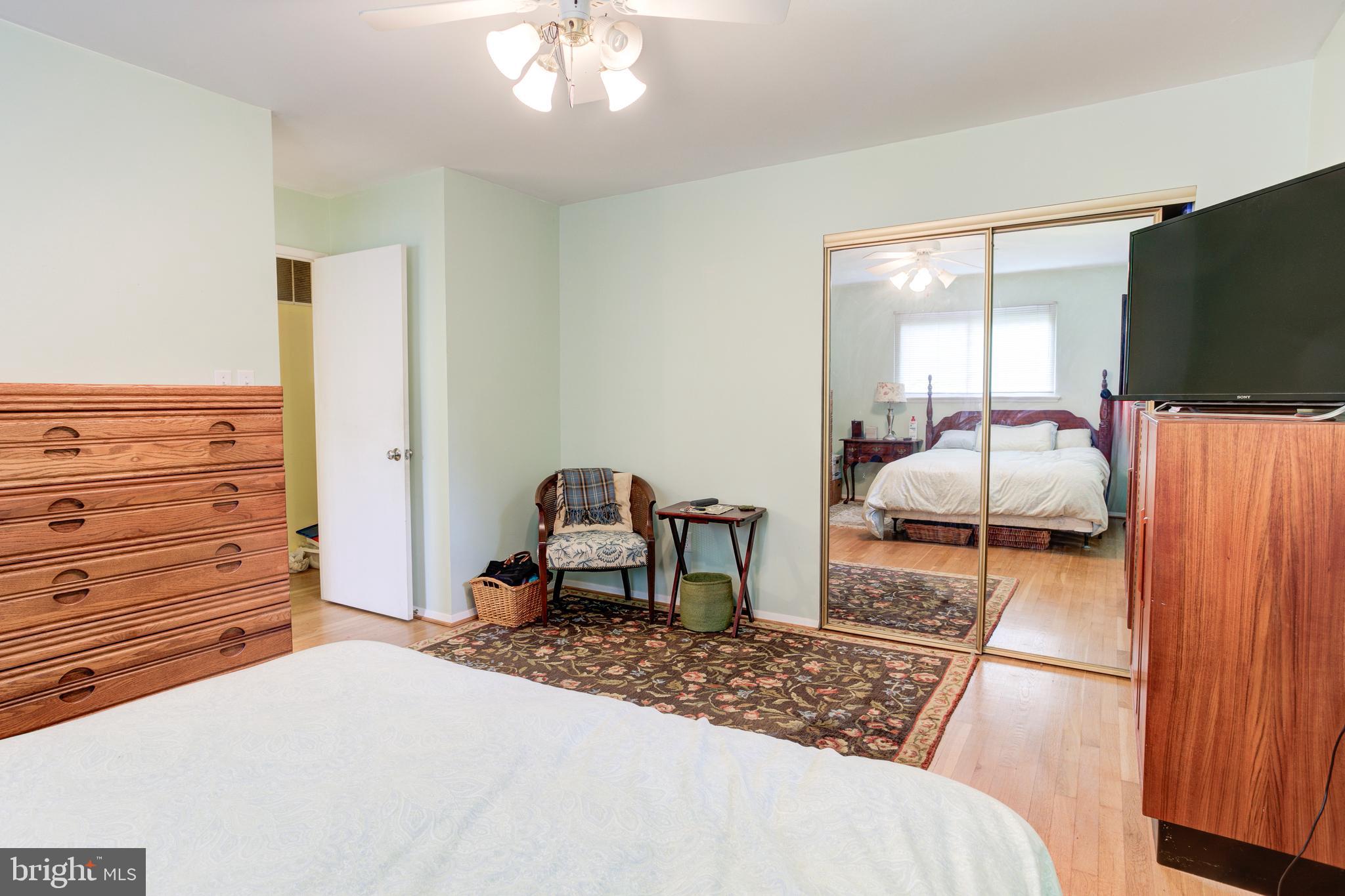 SURREY SQUARE - Residential