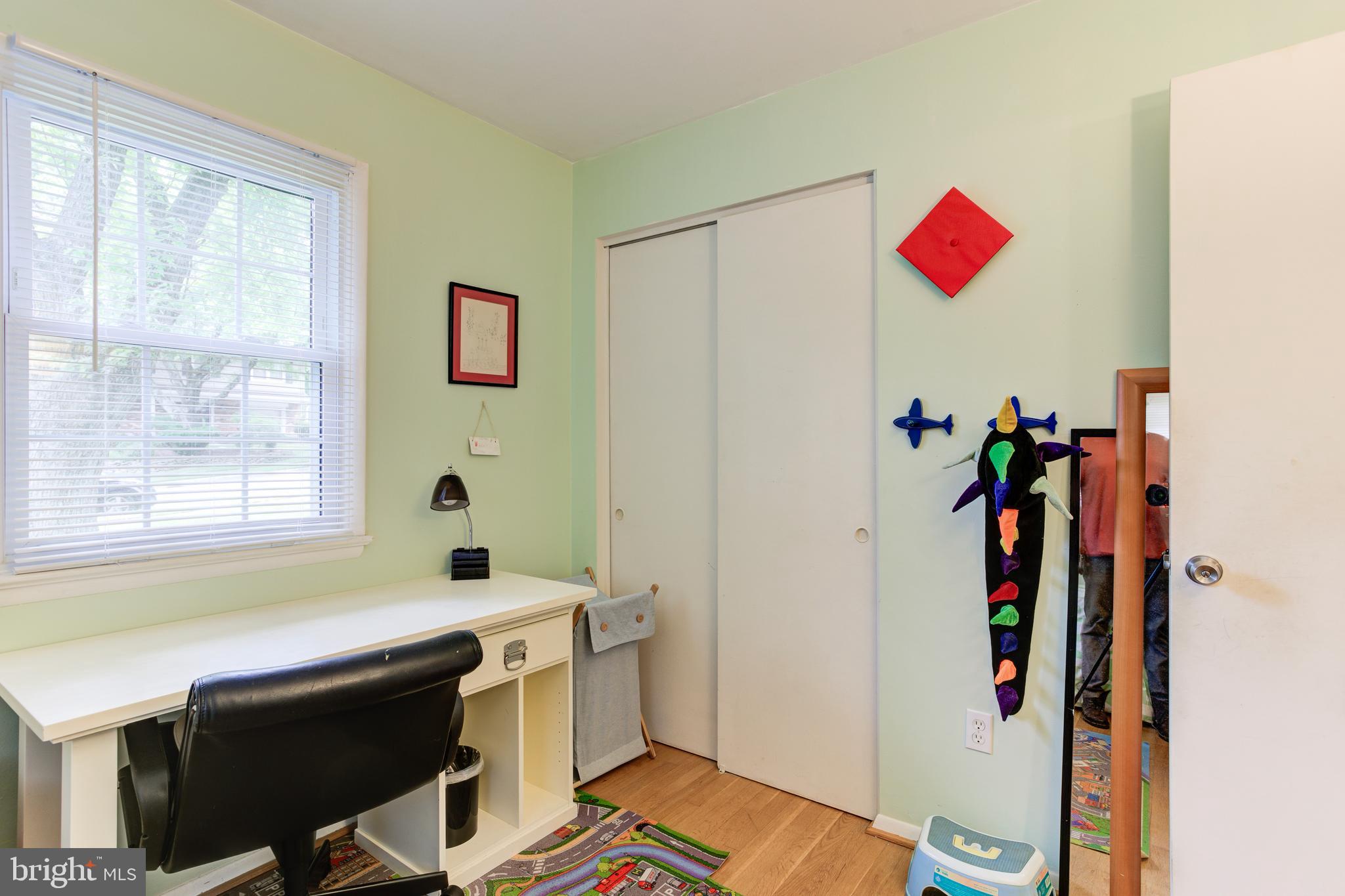 SURREY SQUARE - Residential