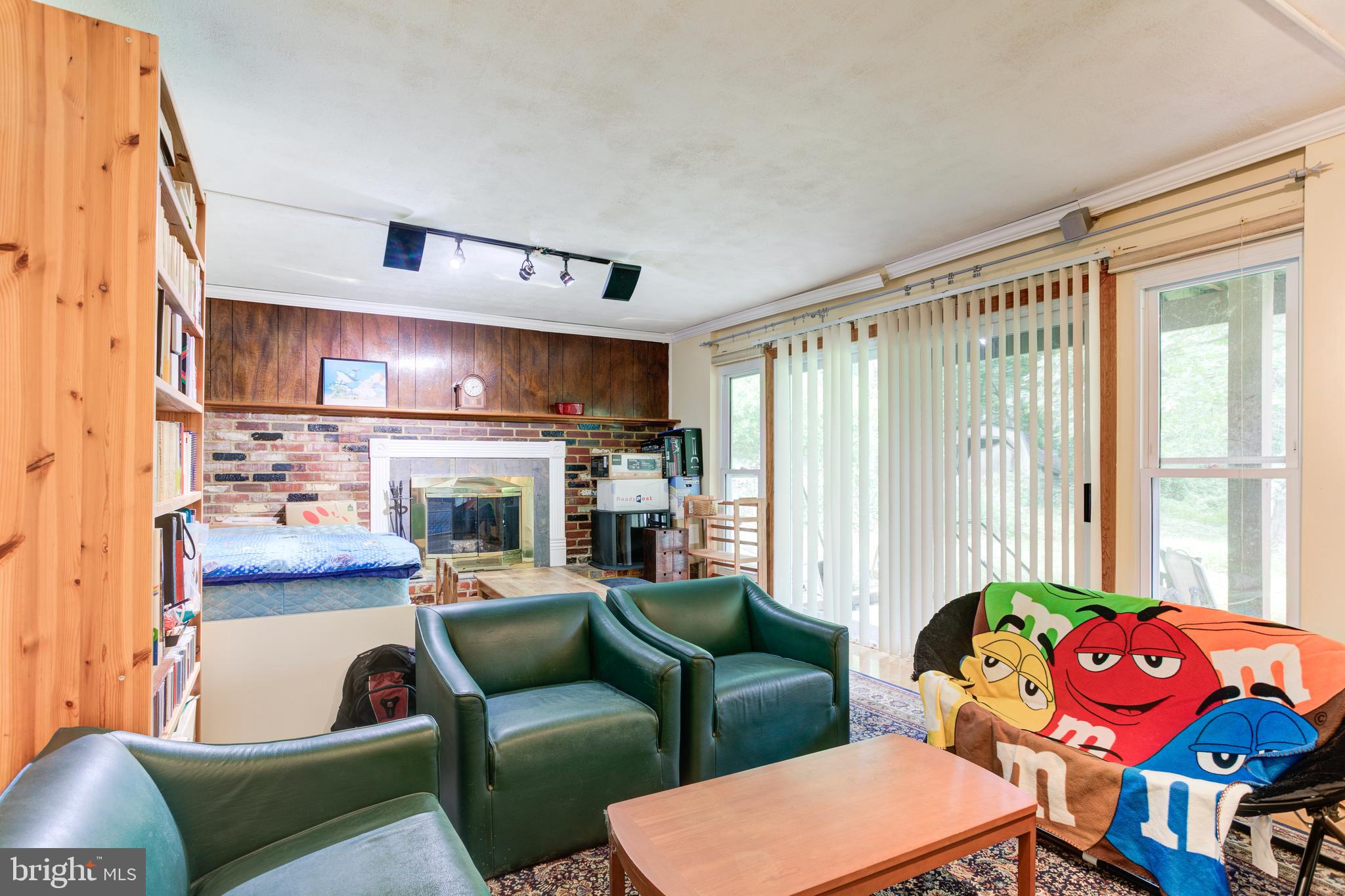 SURREY SQUARE - Residential