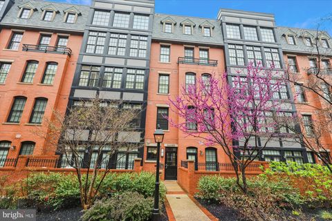1610 N QUEEN STREET 247-D ARLINGTON VA 22209