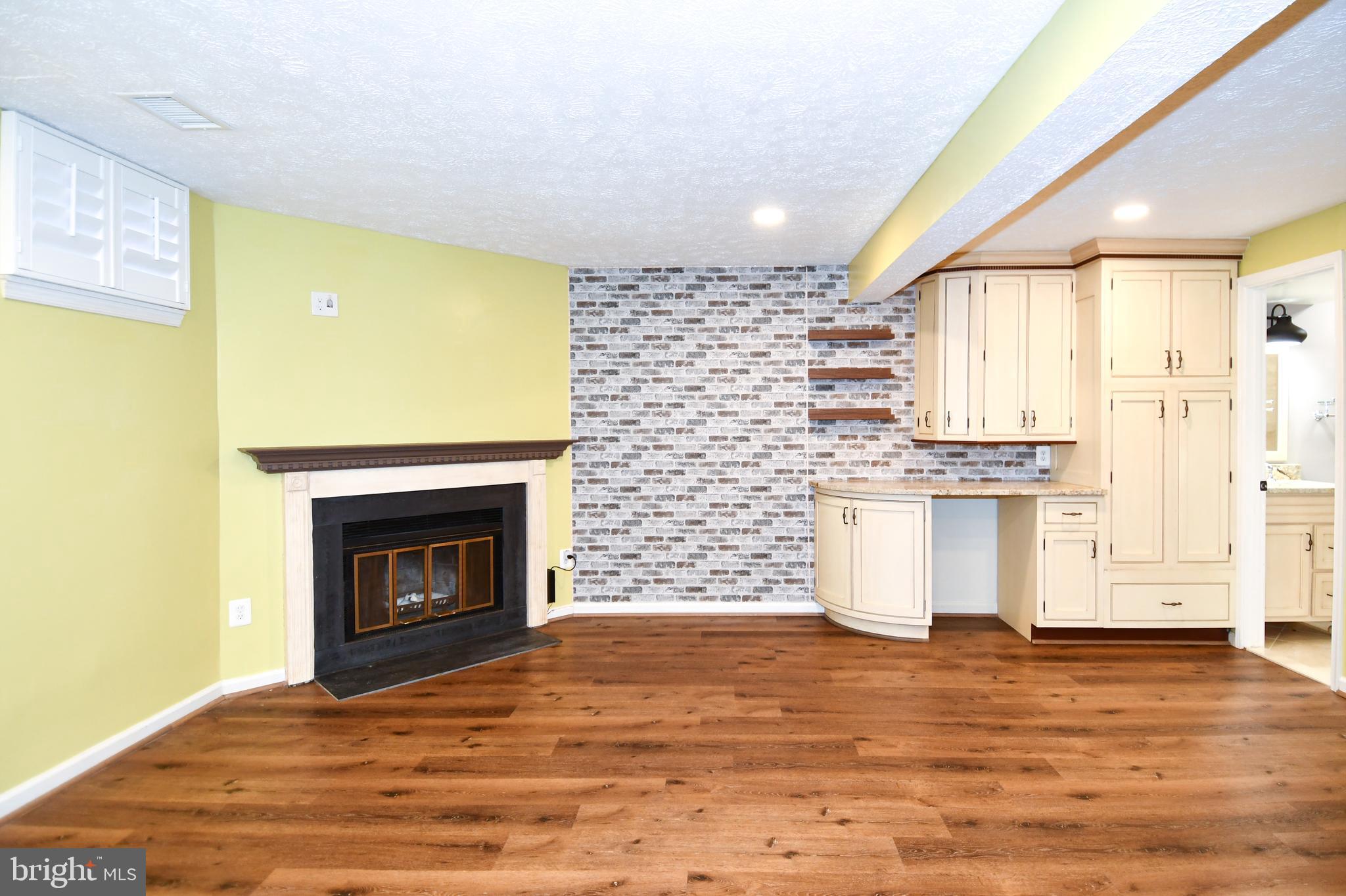 FAIR WOODS - Residential