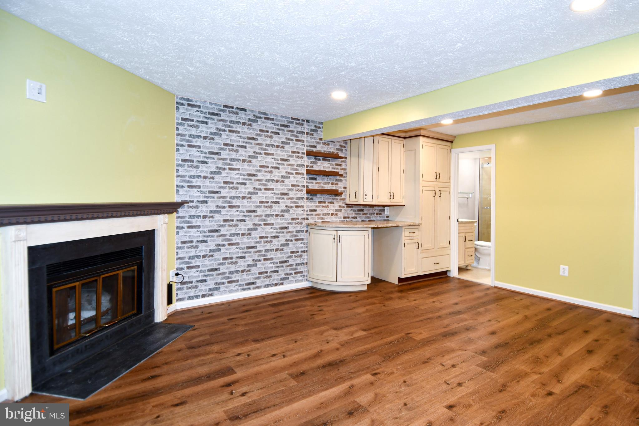 FAIR WOODS - Residential