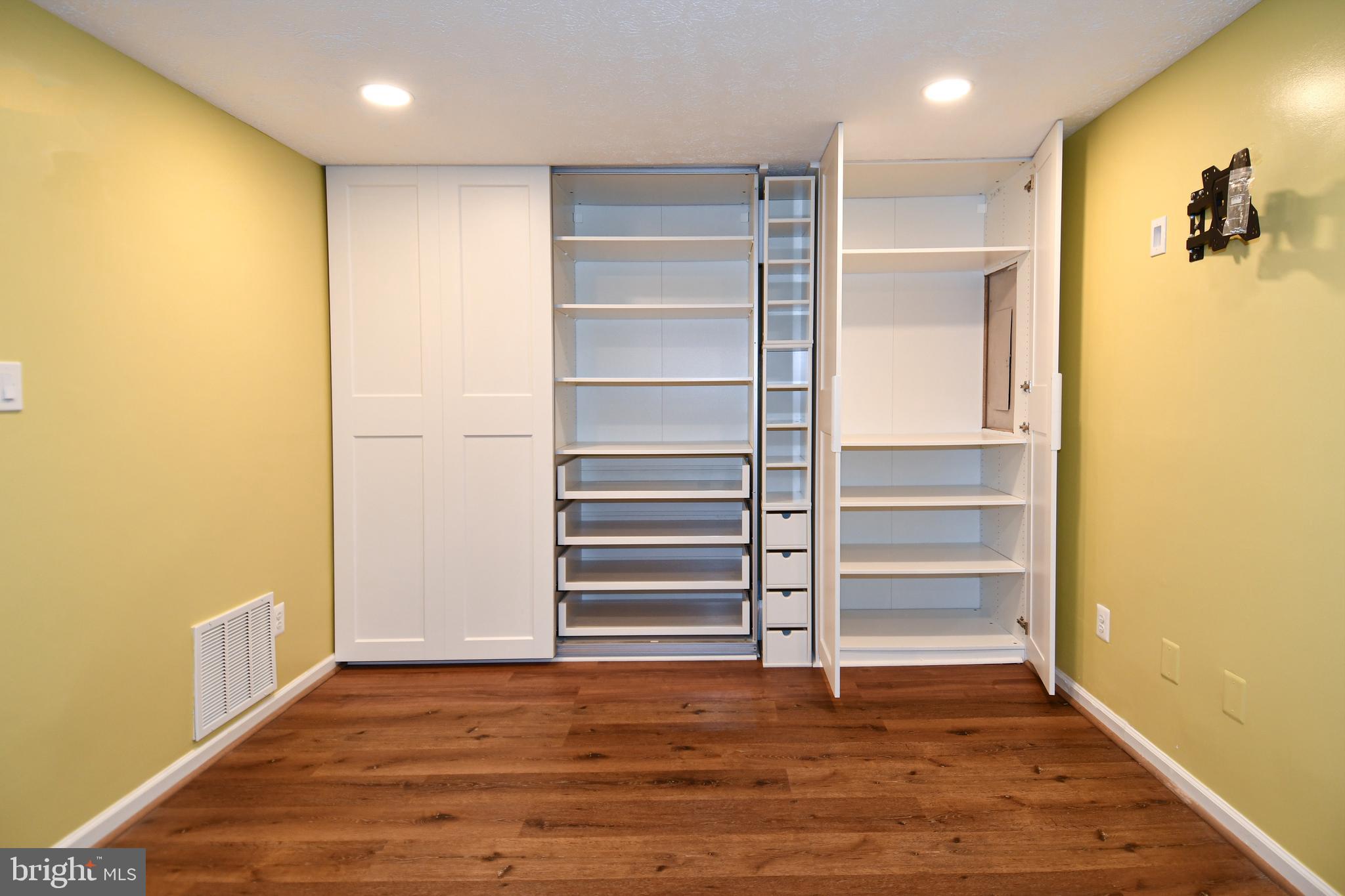 FAIR WOODS - Residential