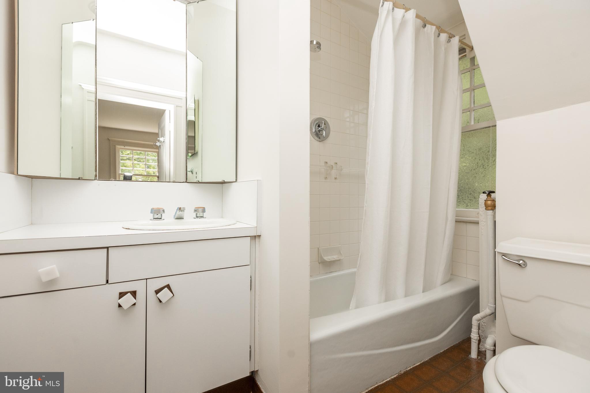 ROLAND PARK - Residential