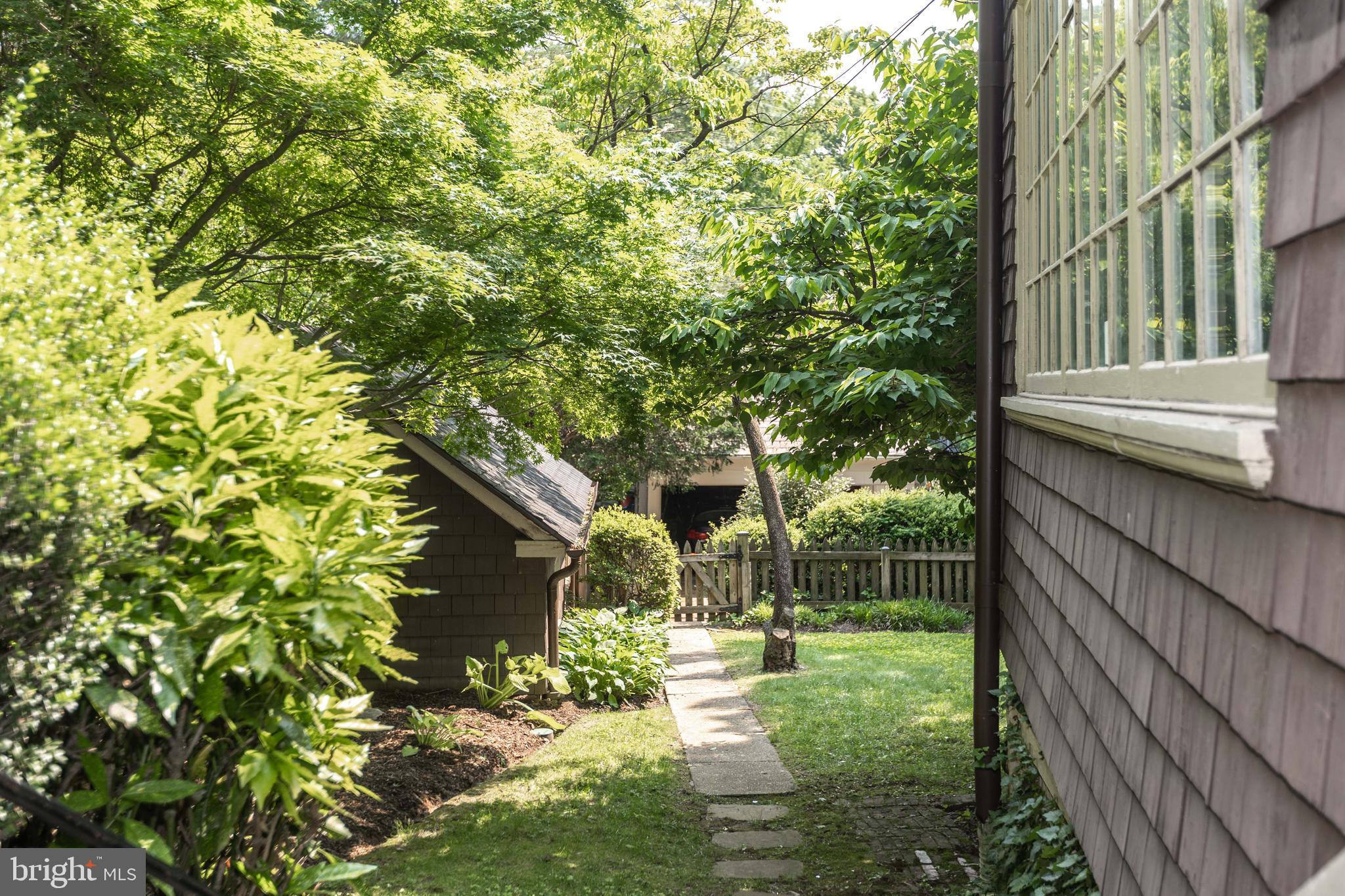 ROLAND PARK - Residential