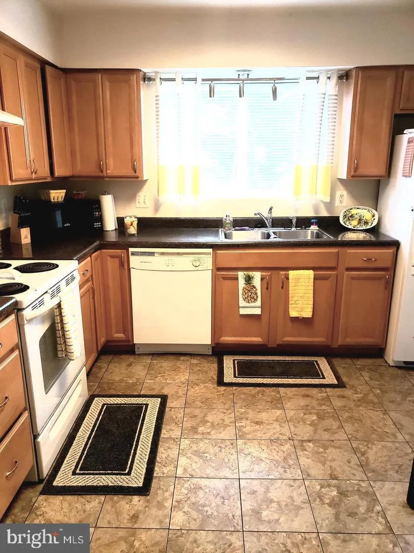 Woodbridge, Virginia 22192, United States, 3 Bedrooms Bedrooms, ,3 BathroomsBathrooms,Residential,Pending,3624