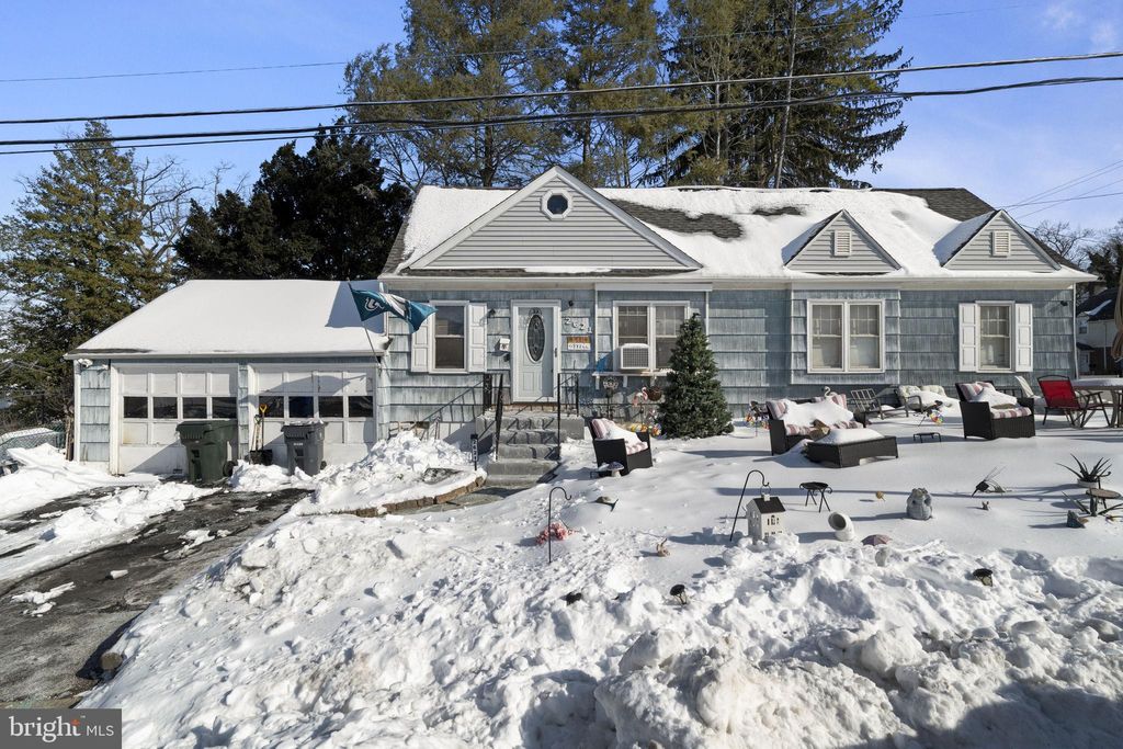 Photo of 2621 Hawthorne Road, GLENSIDE, PA 19038 (MLS # PAMC2166534)