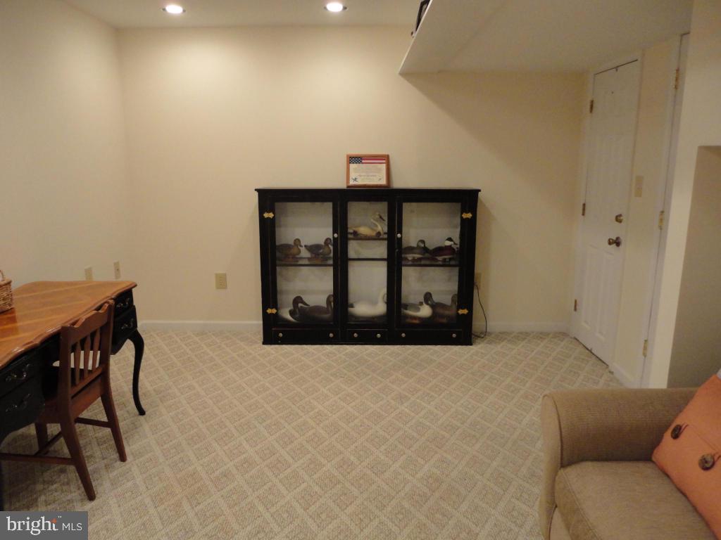 MANOR OAKS - Residential