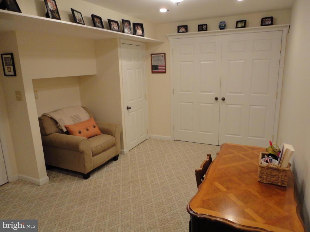 MANOR OAKS - Residential