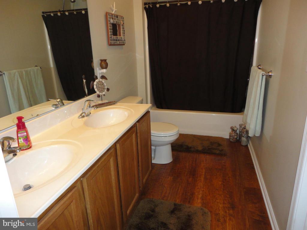 MANOR OAKS - Residential