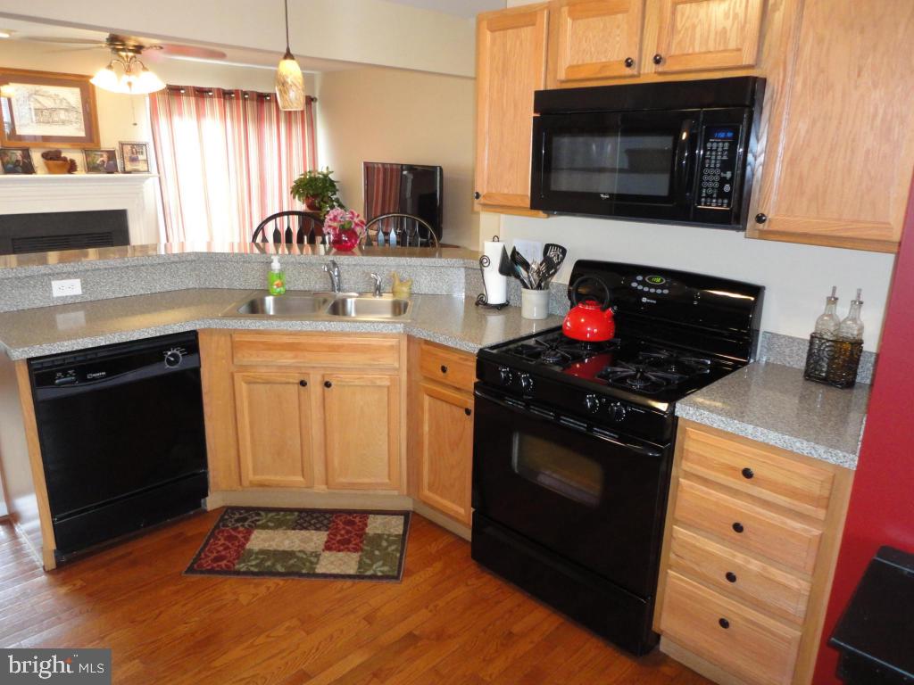 MANOR OAKS - Residential