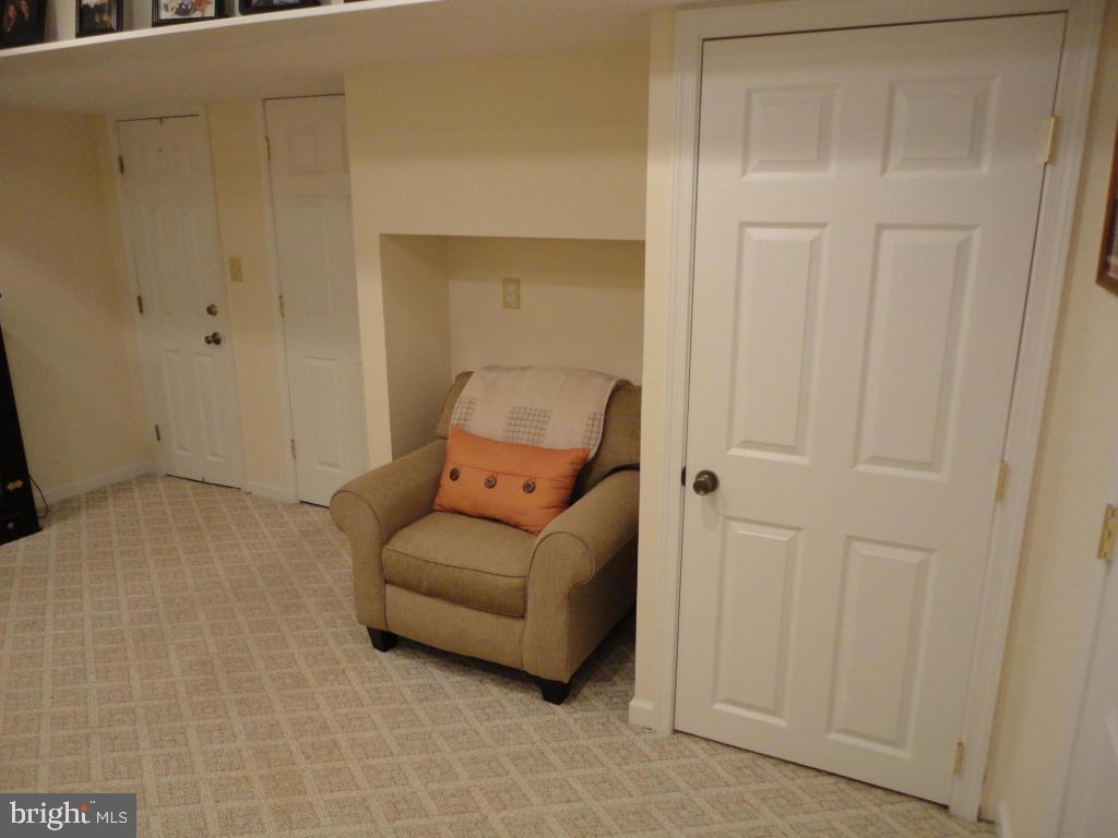 MANOR OAKS - Residential