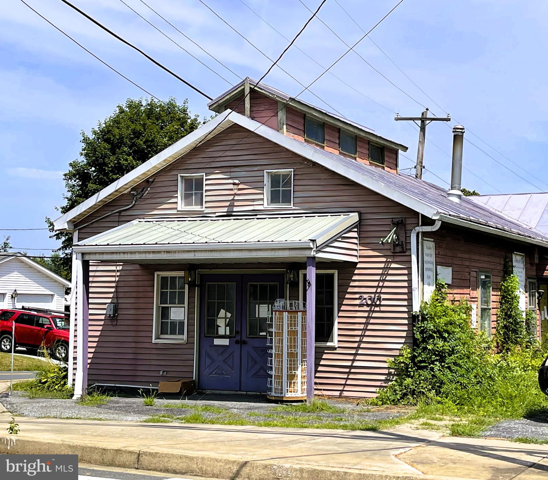 200 MAIN ST S
