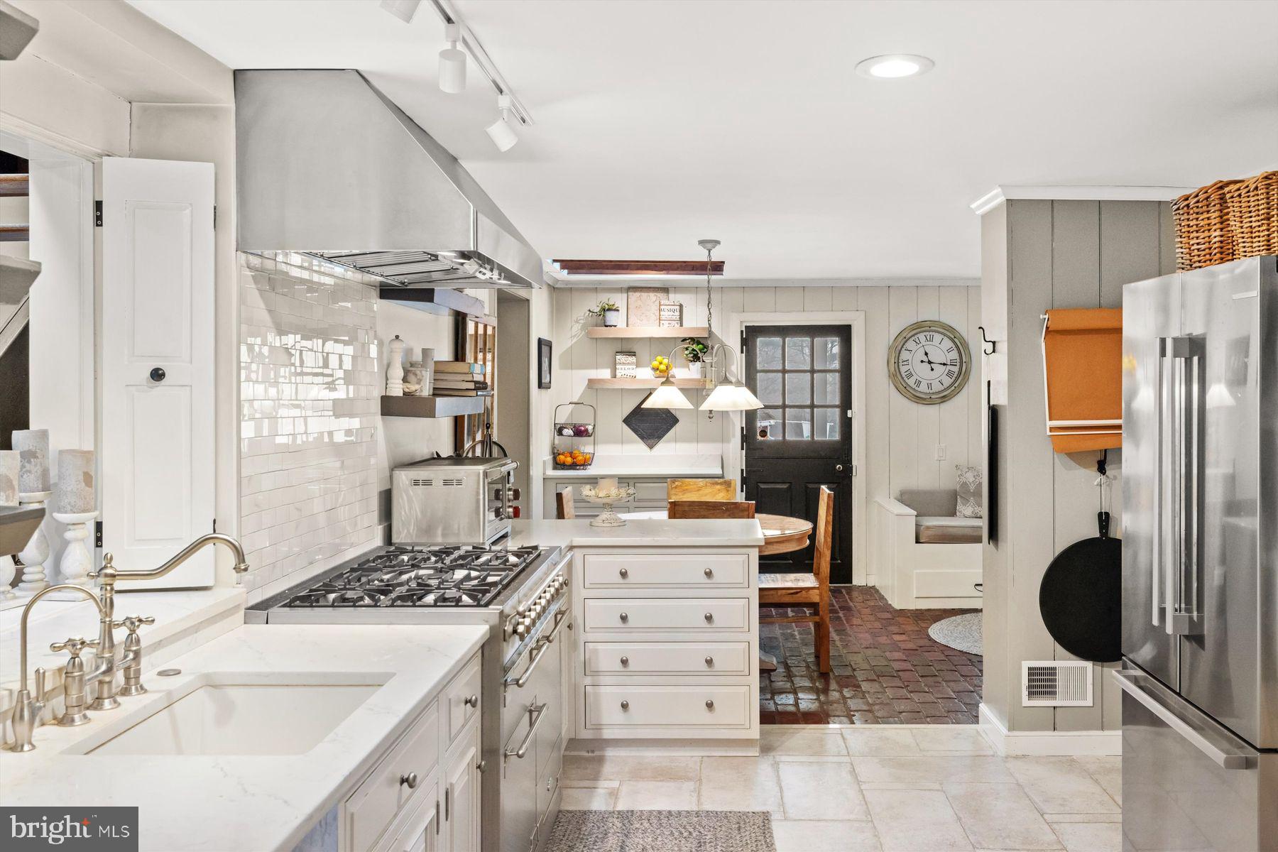 FORT WASHINGTON - Residential