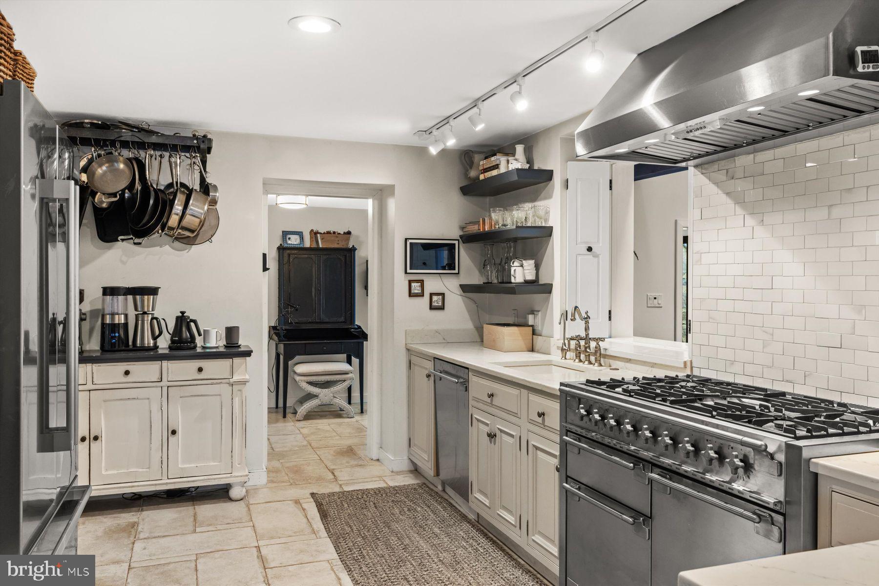 FORT WASHINGTON - Residential