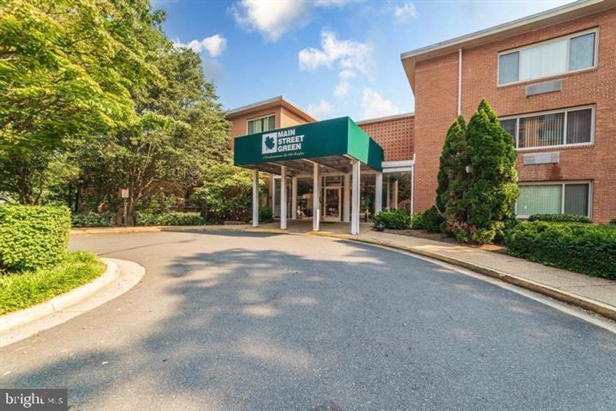 TERRIFIC 1 BEDROOM CONDO IN THE HEART OF FAIRFAX CITY.  LARGE OPEN FLOOR PLAN AND THE MANY FEATURES INCLUDE:  NEWER PAINTED THROUGHOUT,  NEWER FLOORING, GAS HEAT AND COOKING, WASHER AND DRYER IN THE CONDO, GRANITE COUNTER TOP IN KITCHEN WITH A NEWER GAS STOVE, MAIN FLOOR UNIT WITH NO STAIRS,  24 HOUR SECURITY, NICE VIEW OF THE COMMON AREA WITH COMMUNITY POOL, EXERCISE ROOM.  *** $250  MOVE IN FEE***