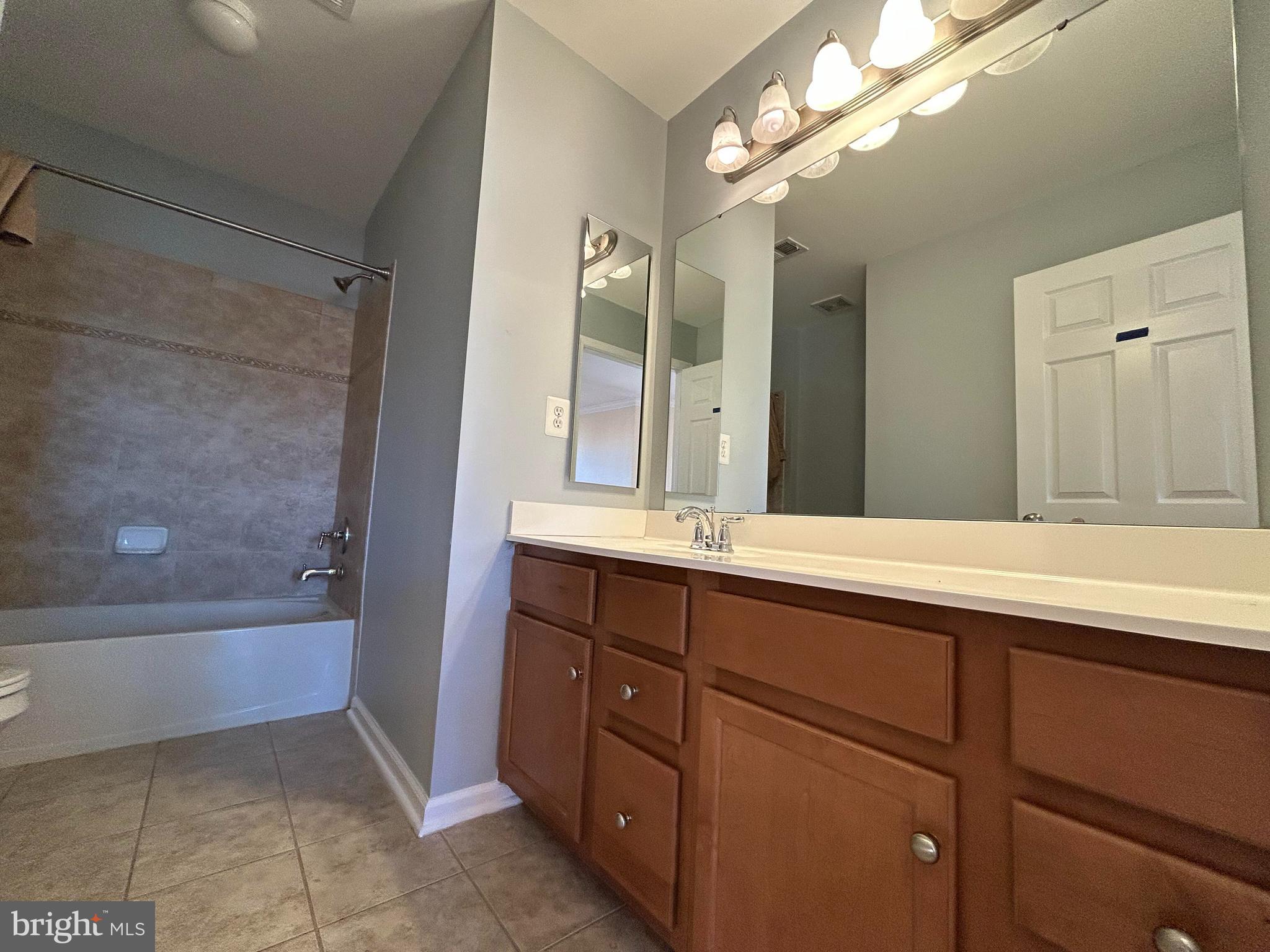 LEE'S PARKE - Residential Lease