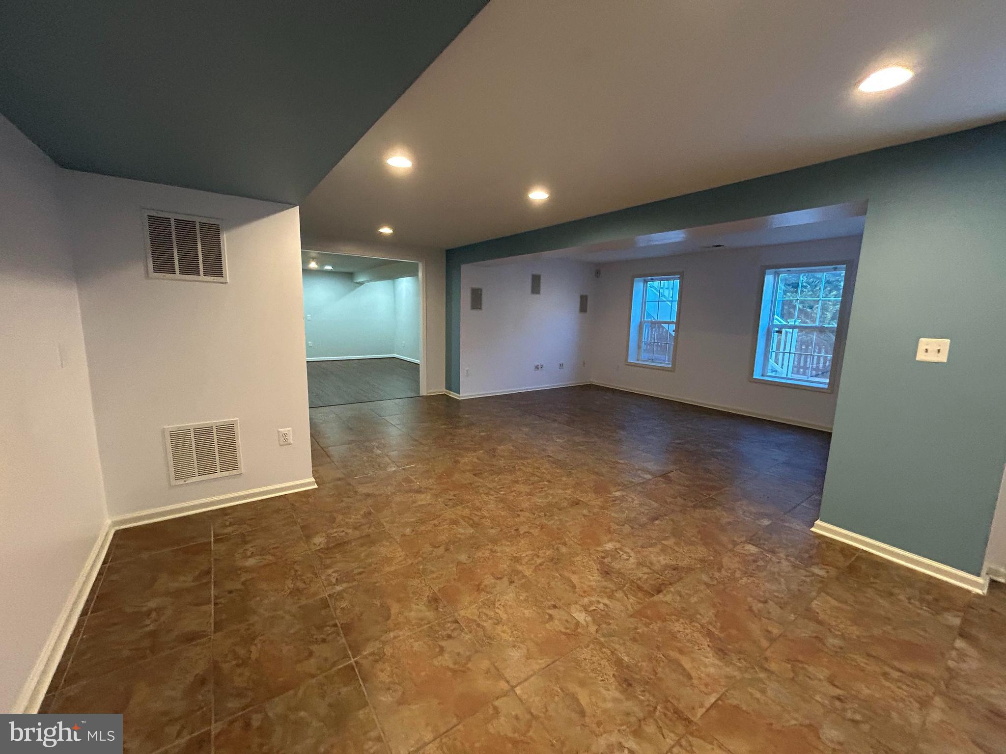 LEE'S PARKE - Residential Lease