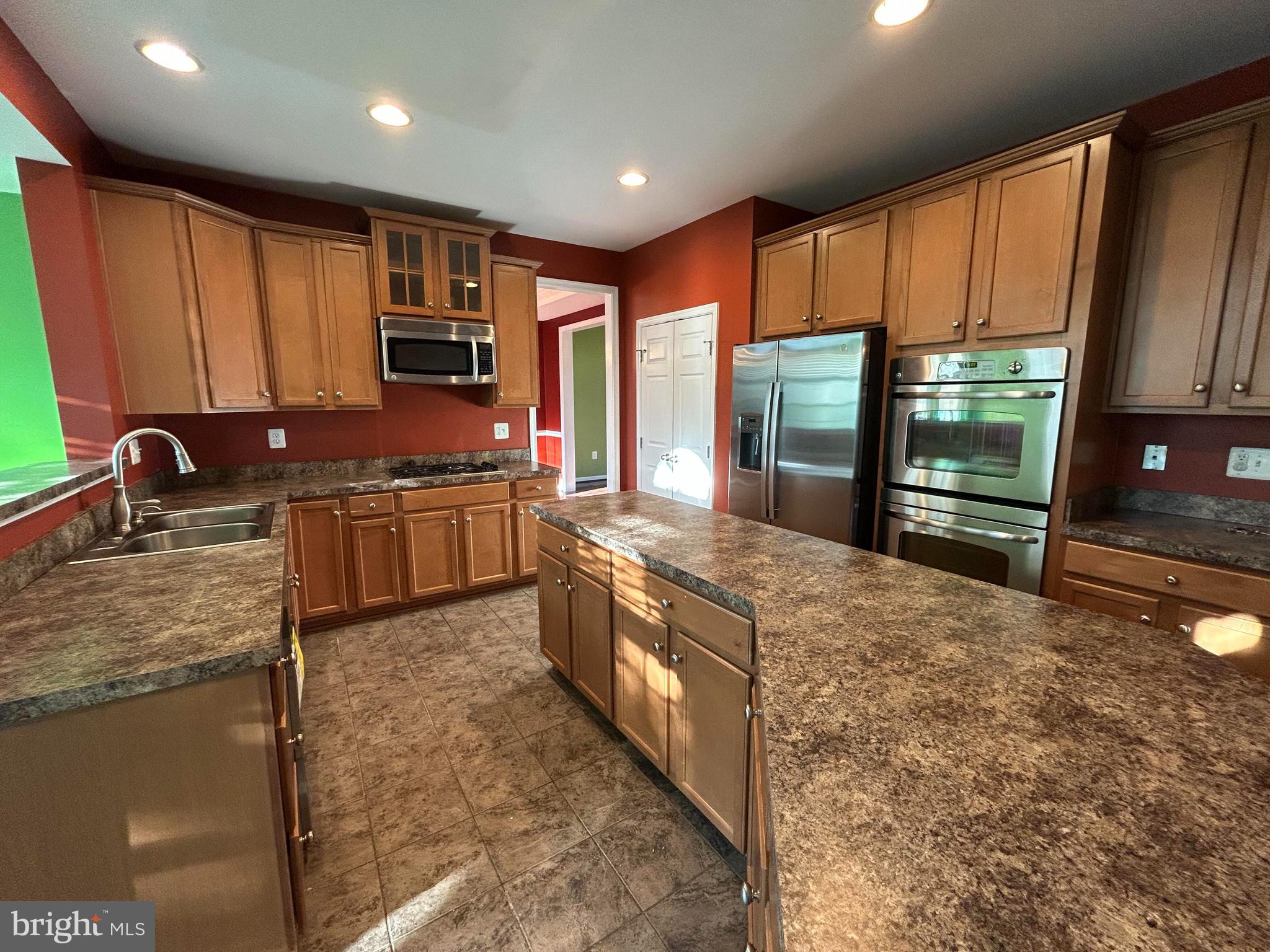 LEE'S PARKE - Residential Lease