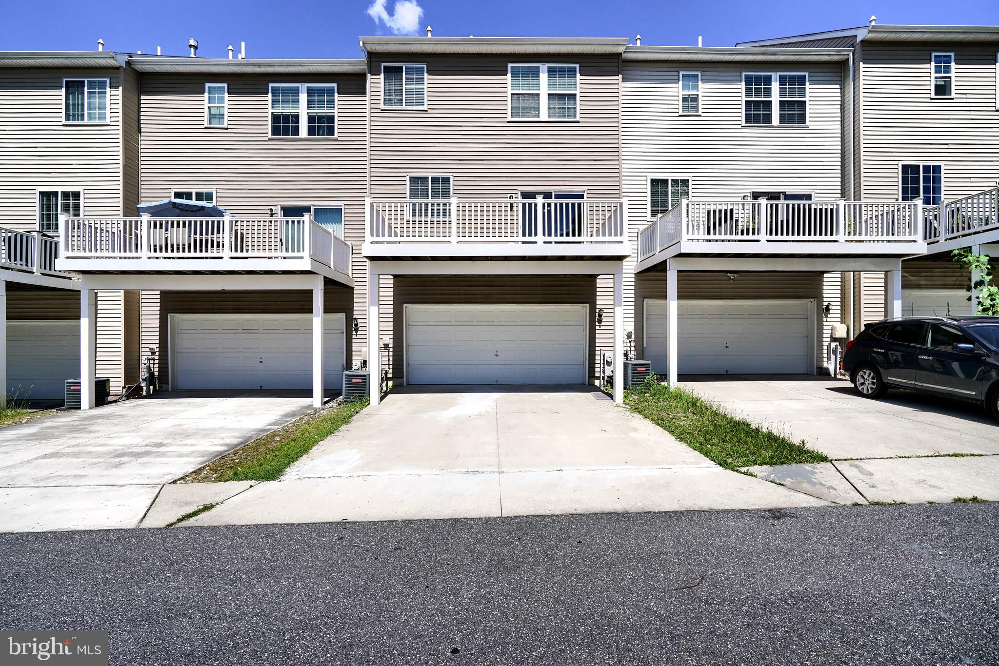 ROCKLAND AT ROGERS - Residential Lease