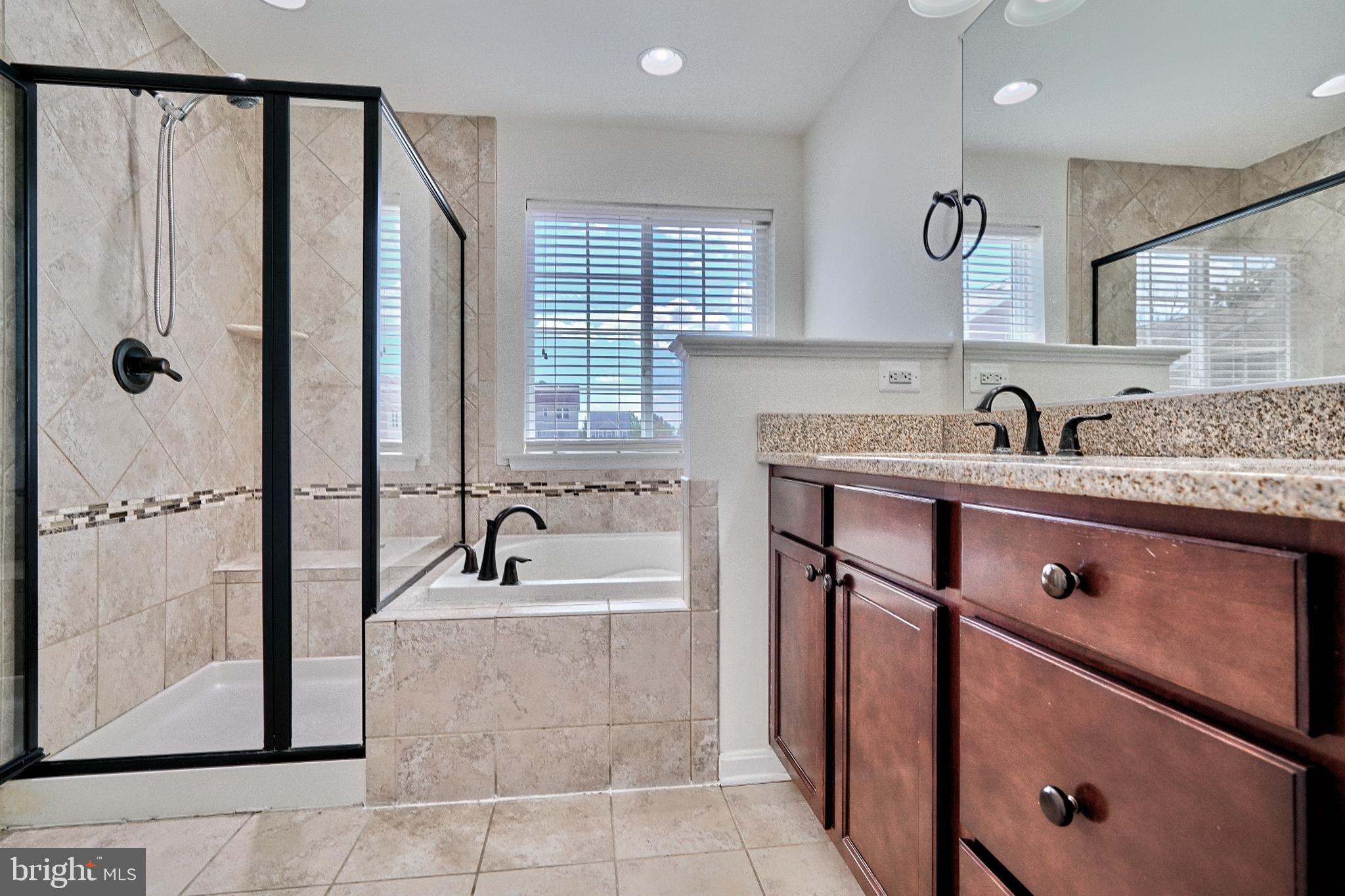 ROCKLAND AT ROGERS - Residential Lease