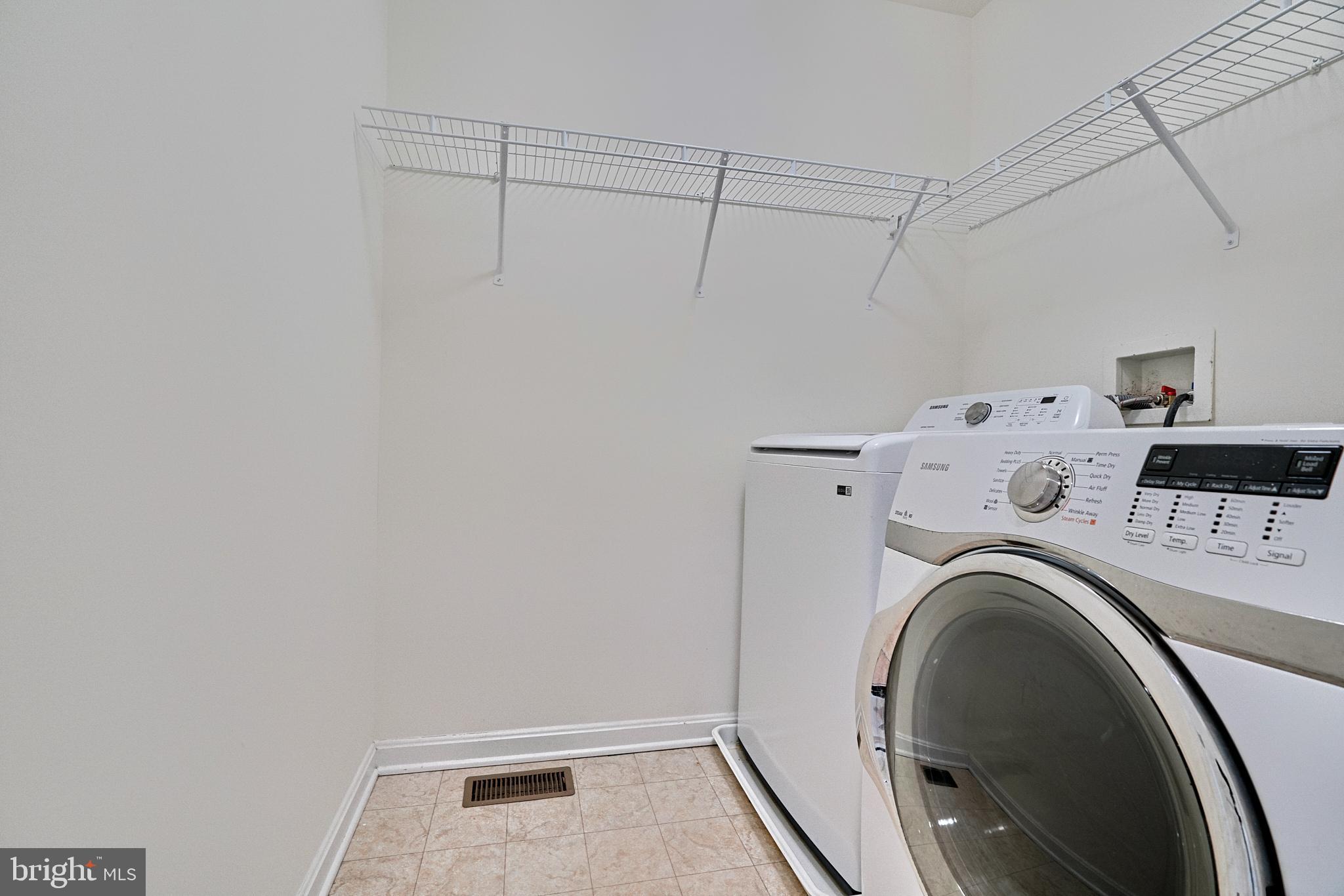 ROCKLAND AT ROGERS - Residential Lease