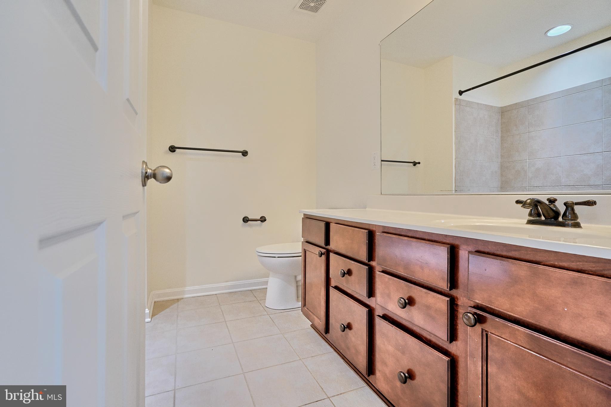 ROCKLAND AT ROGERS - Residential Lease