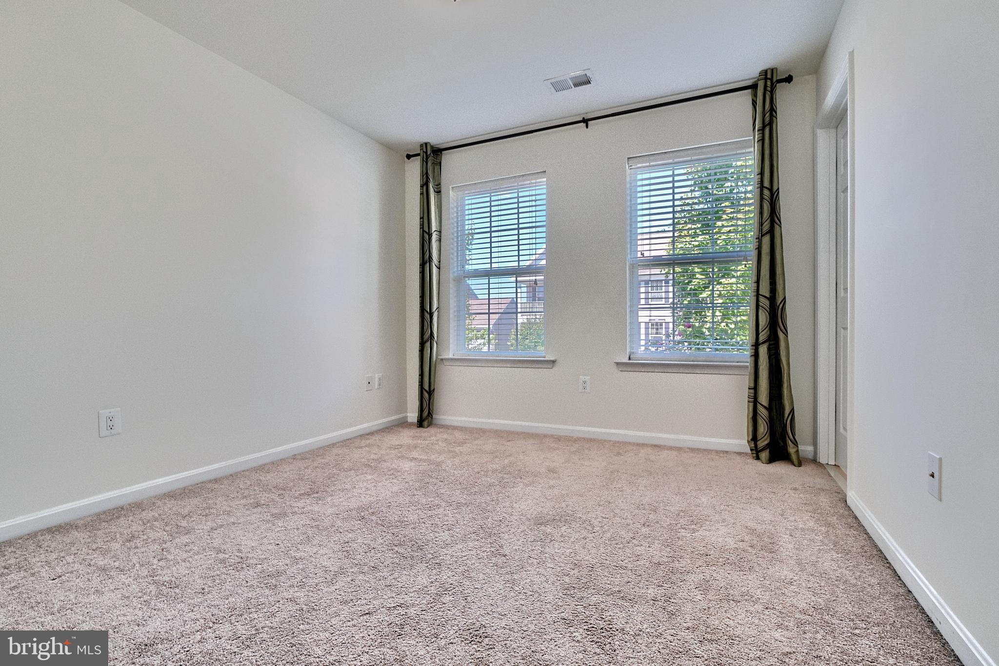 ROCKLAND AT ROGERS - Residential Lease